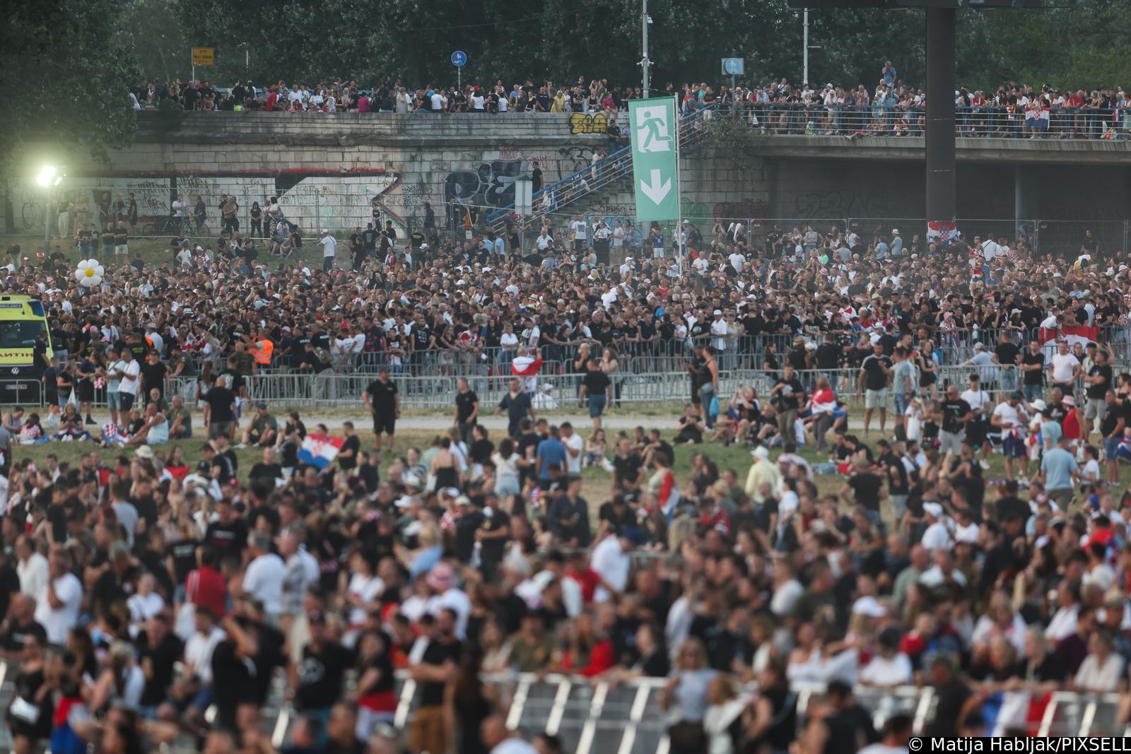 Zagreb: Atmosfera na Hipodromu uoči samog početka koncerta Marka Perkovića Thompsona