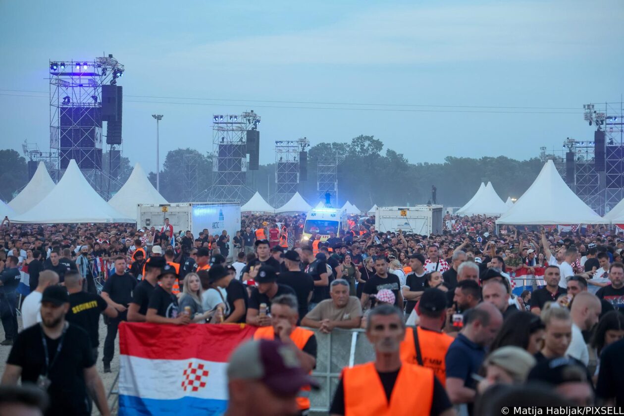 Zagreb: Atmosfera na Hipodromu uoči samog početka koncerta Marka Perkovića Thompsona Zagreb: Atmosfera na Hipodromu uoči samog početka koncerta Marka Perkovića Thompsona