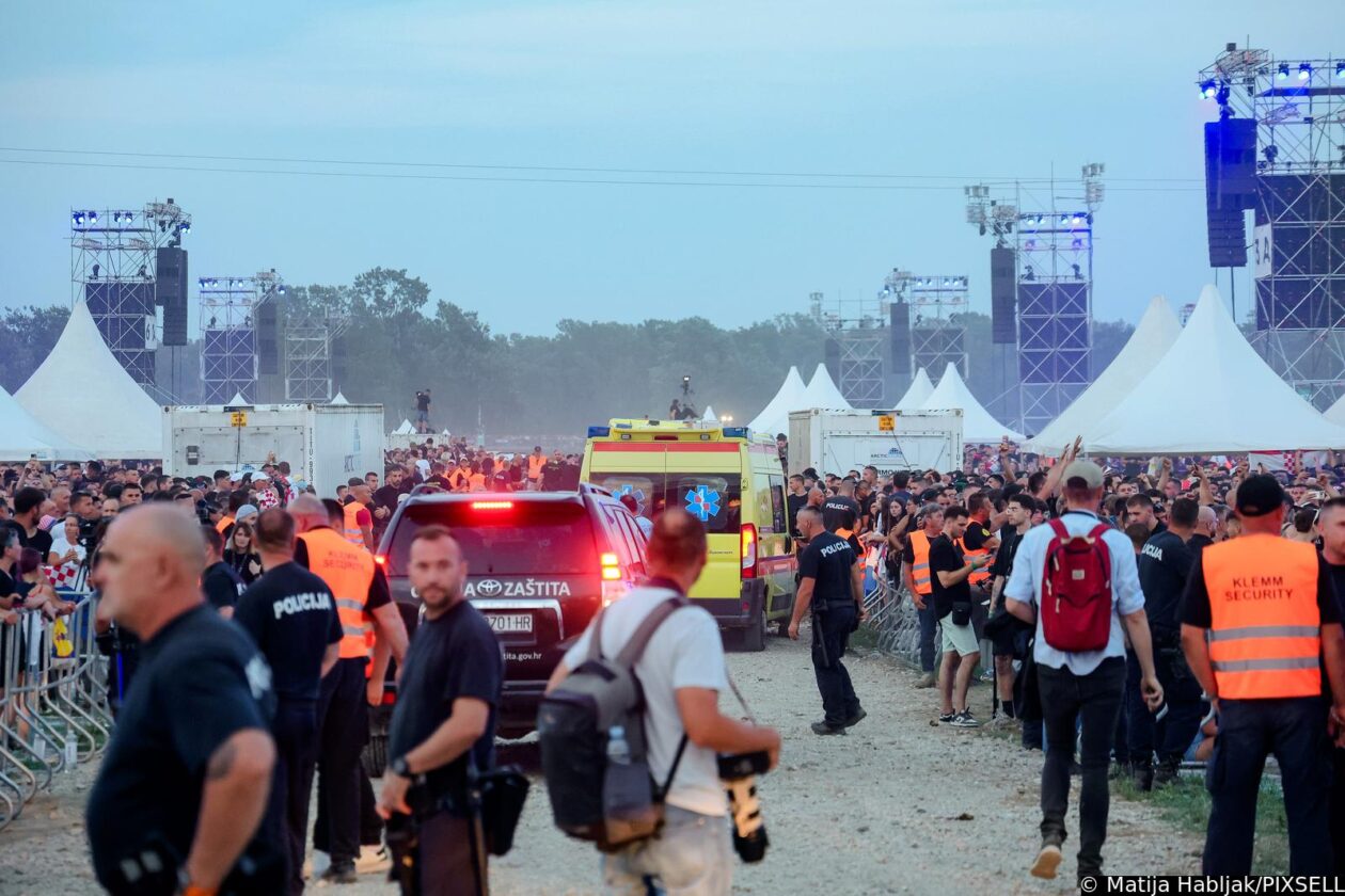 Zagreb: Atmosfera na Hipodromu uoči samog početka koncerta Marka Perkovića Thompsona Zagreb: Atmosfera na Hipodromu uoči samog početka koncerta Marka Perkovića Thompsona