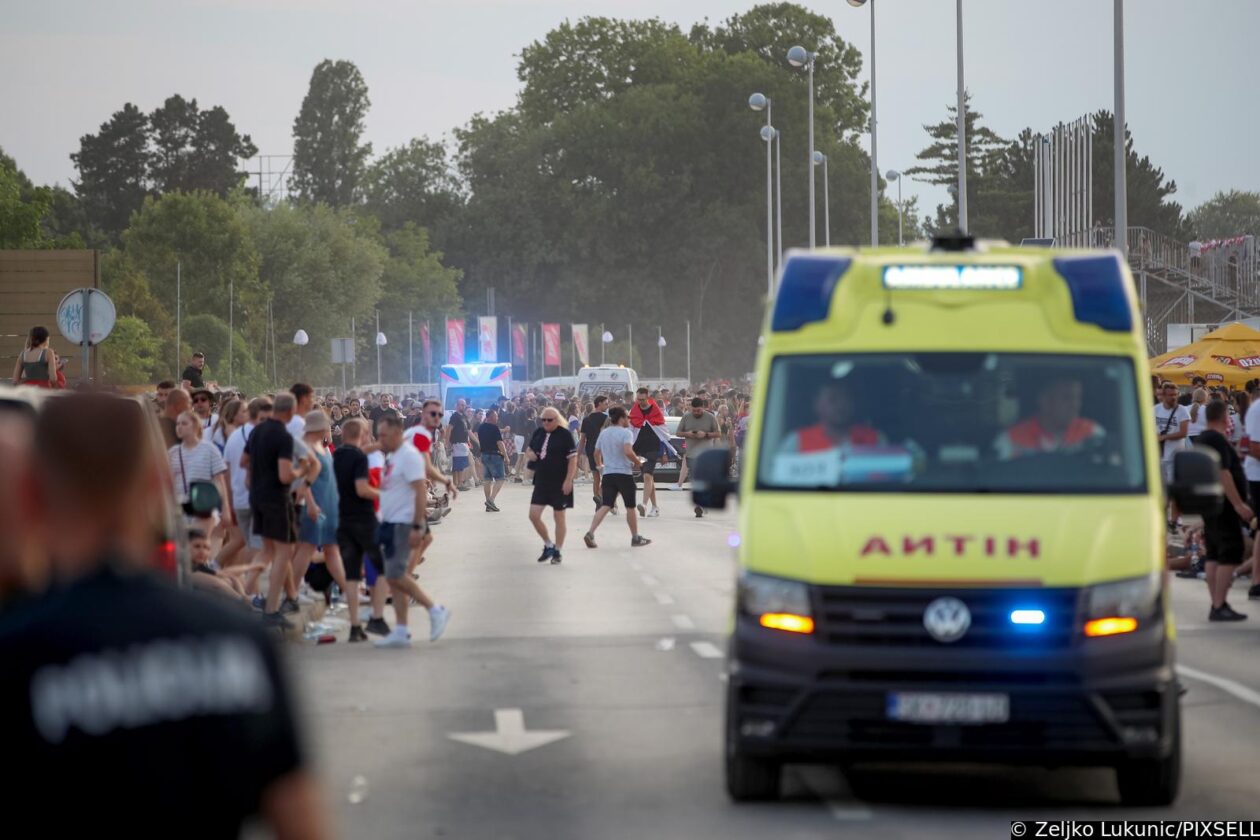 Zagreb: Vozilo Hitne pomoći na koncertu Marka Perkovića Thompsona Zagreb: Vozilo Hitne pomoći na koncertu Marka Perkovića Thompsona