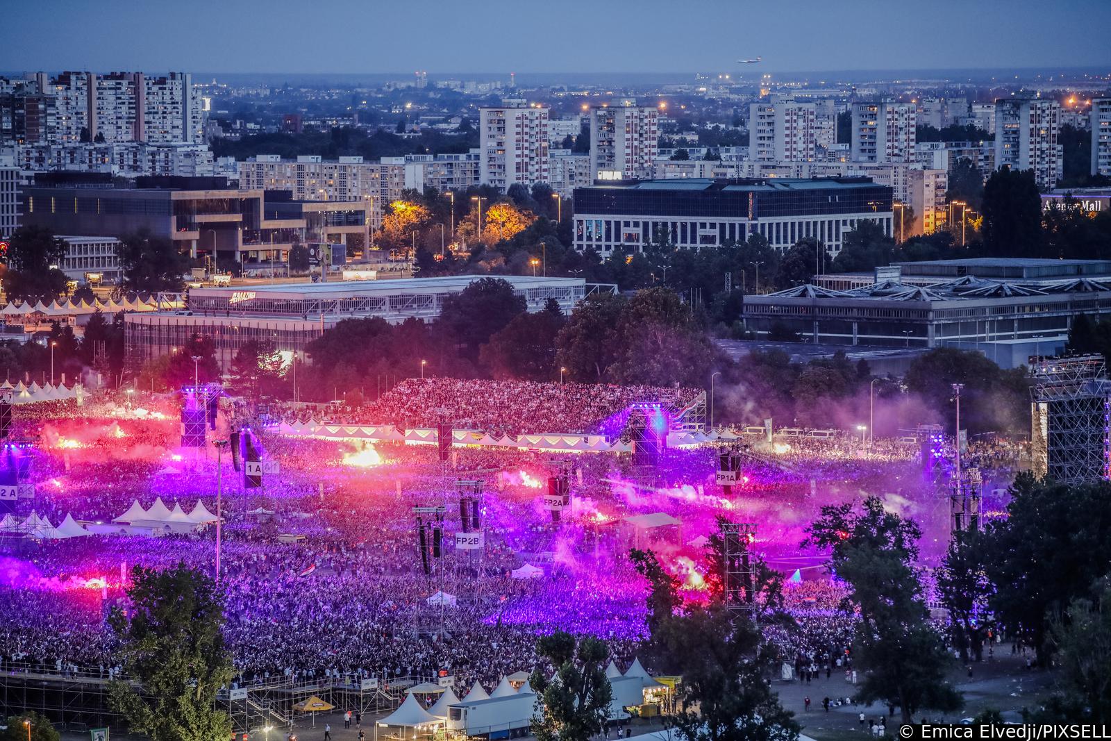 Zagreb: Pogled s Prisavlja na koncert Marka Perkovića Thompsona