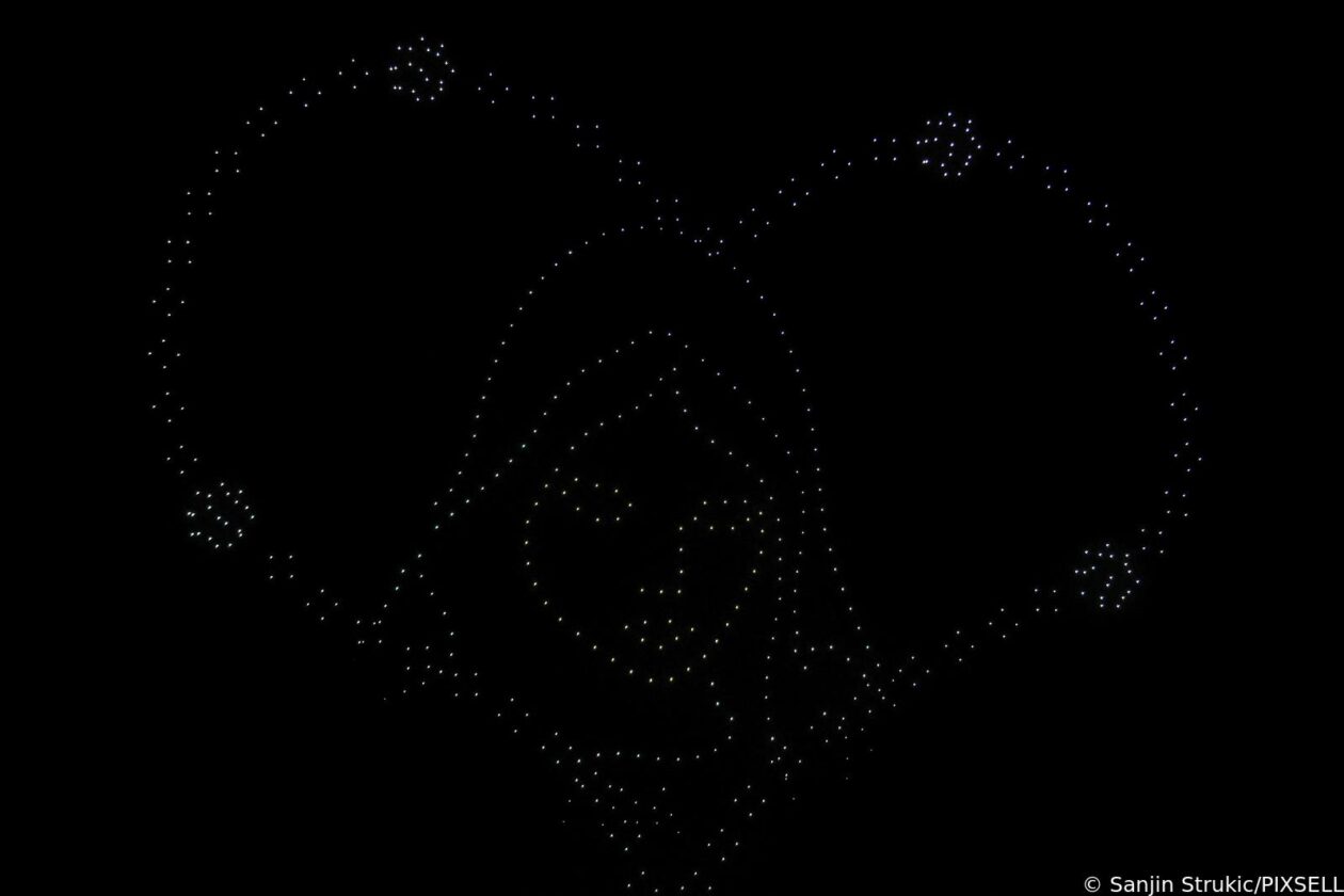 Scenografija dronovima na koncertu Marka Perkovića Thompsona Scenografija dronovima na koncertu Marka Perkovića Thompsona