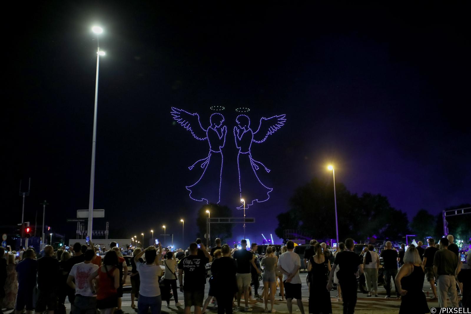 Scenografija dronovima na koncertu Marka Perkovića Thompsona