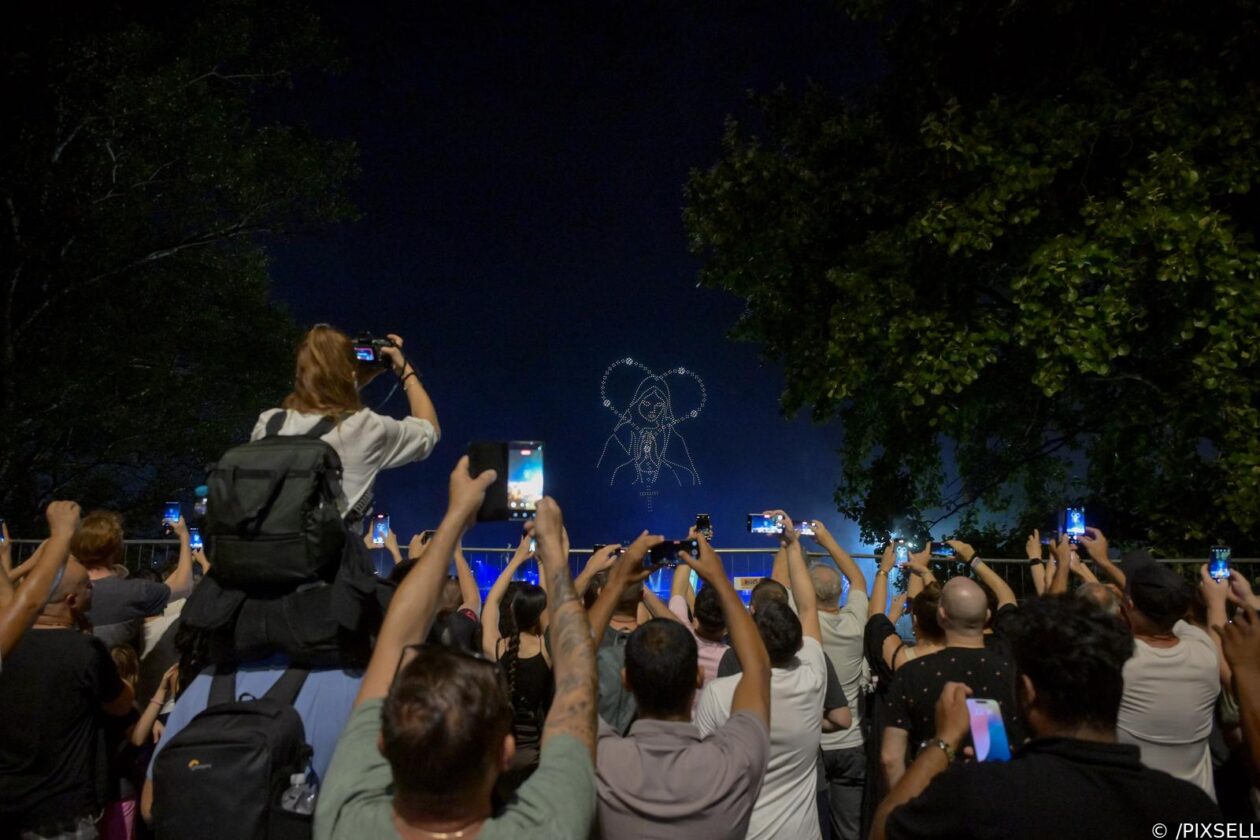 Scenografija dronovima na koncertu Marka Perkovića Thompsona Scenografija dronovima na koncertu Marka Perkovića Thompsona