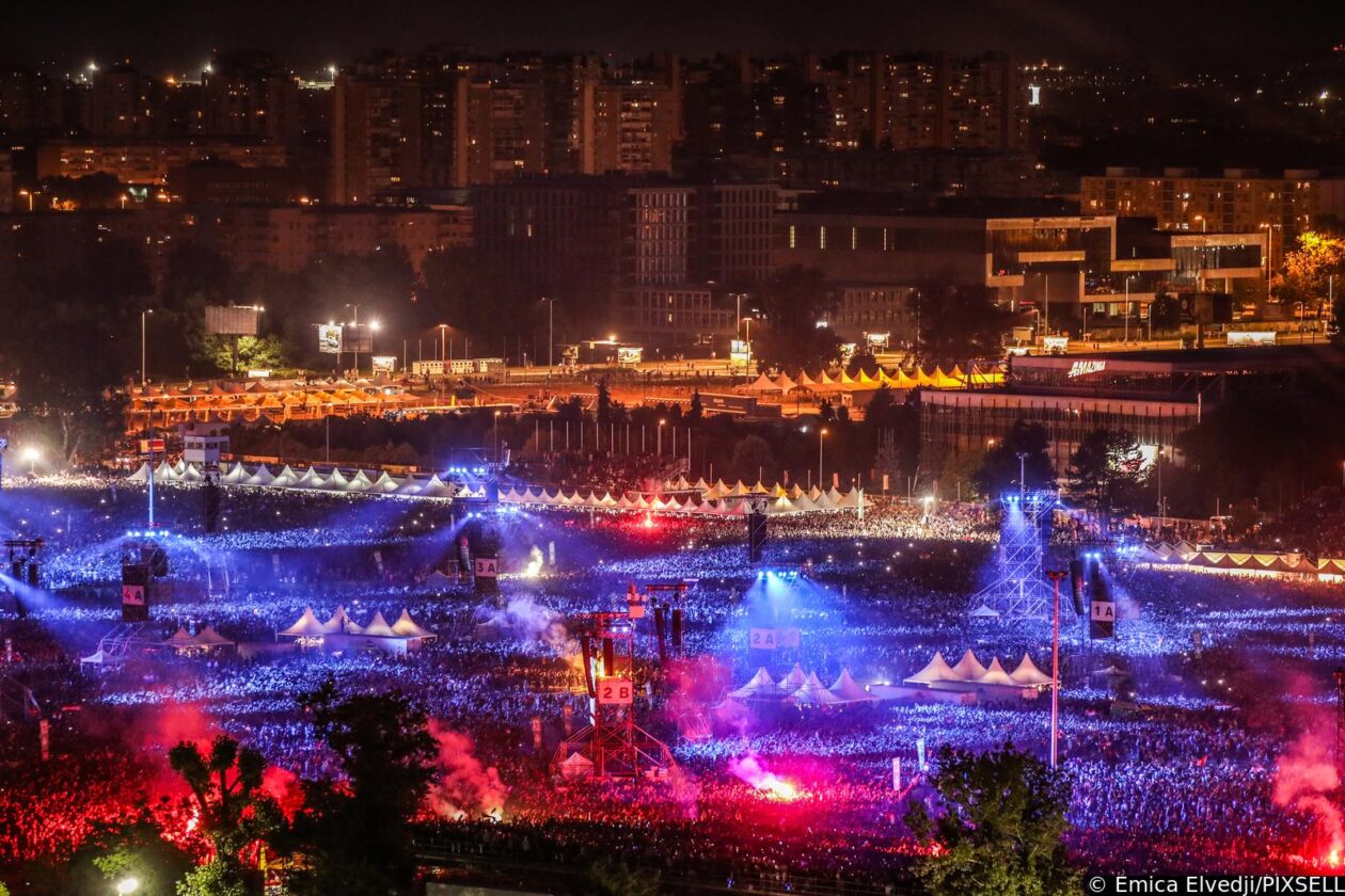 Pogled s Prisavlja na scenografiju dronovima na koncertu Marka Perkovića Thompsona 05.07.2025., Zagreb - Koncert Marka Perkovica Thompsona na Hipodromu.. Pogled s Prisavlja Photo: Emica Elvedji/PIXSELL