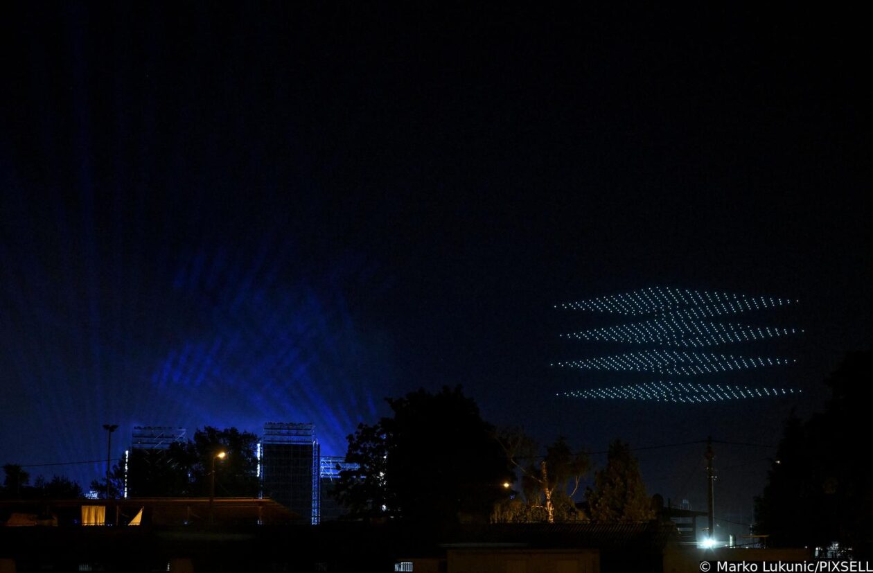 Scenografija dronovima na koncertu Marka Perkovića Thompsona Scenografija dronovima na koncertu Marka Perkovića Thompsona