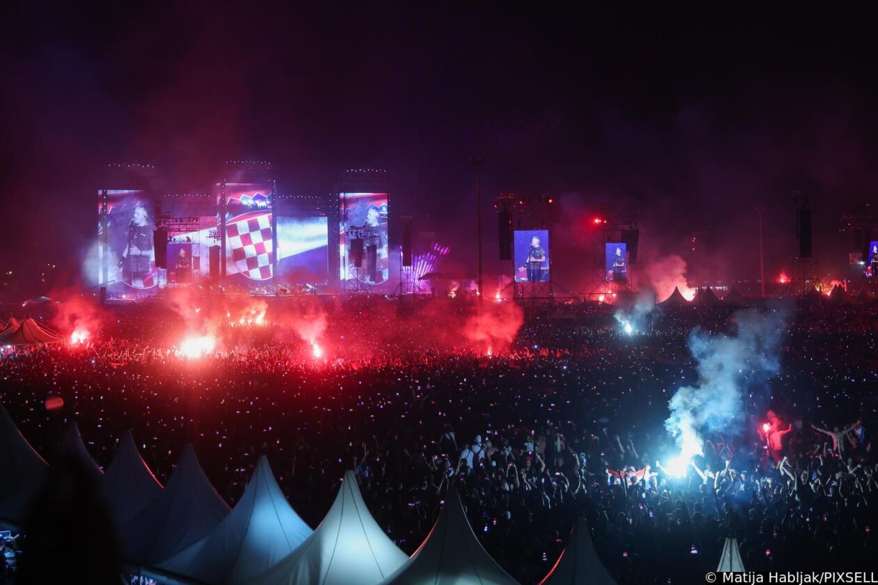 Scenografija dronovima na koncertu Marka Perkovića Thompsona Scenografija dronovima na koncertu Marka Perkovića Thompsona