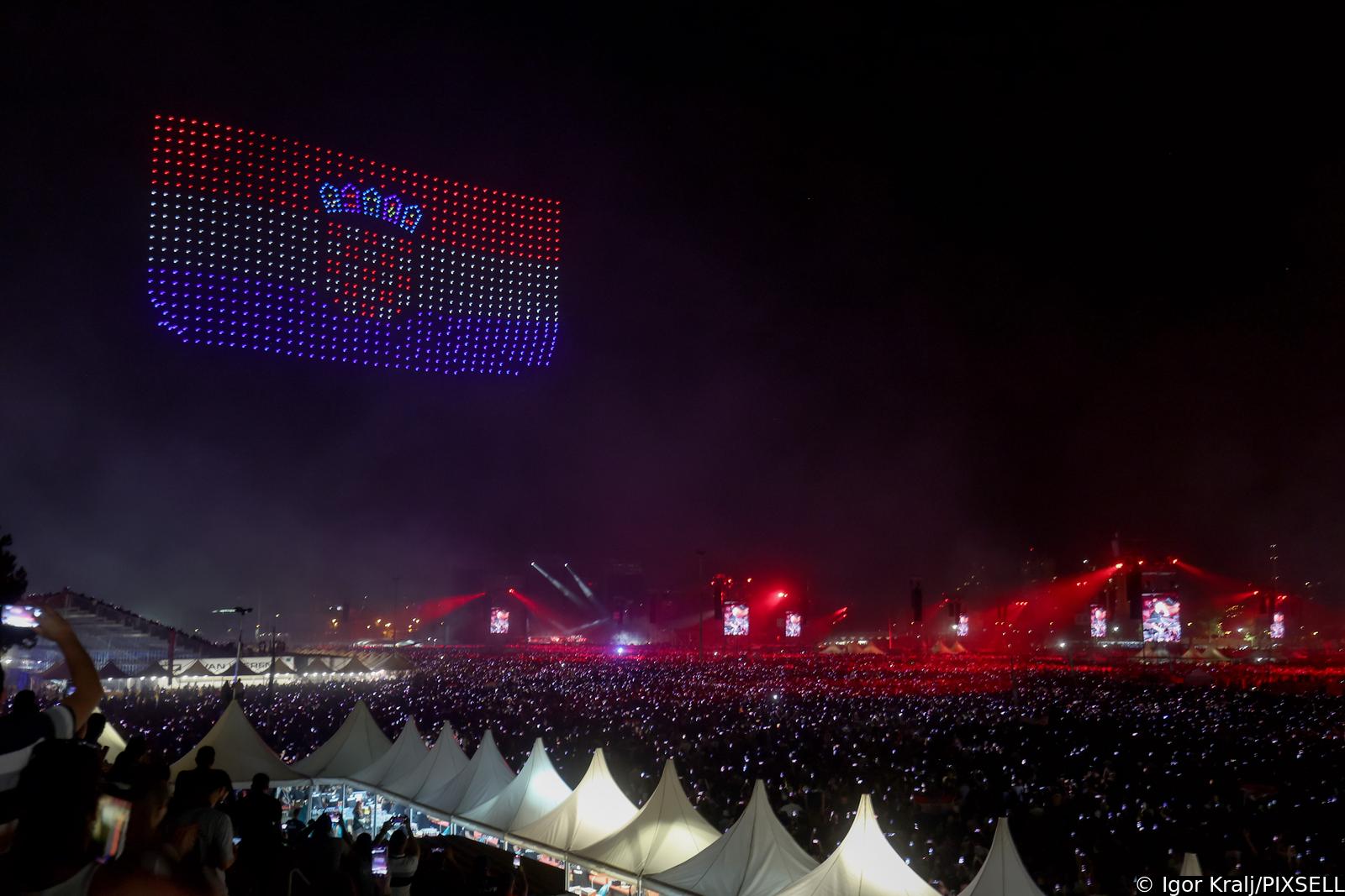 Zagreb: Euforija i bakljada na koncertu Marka Perkovića Thompsona