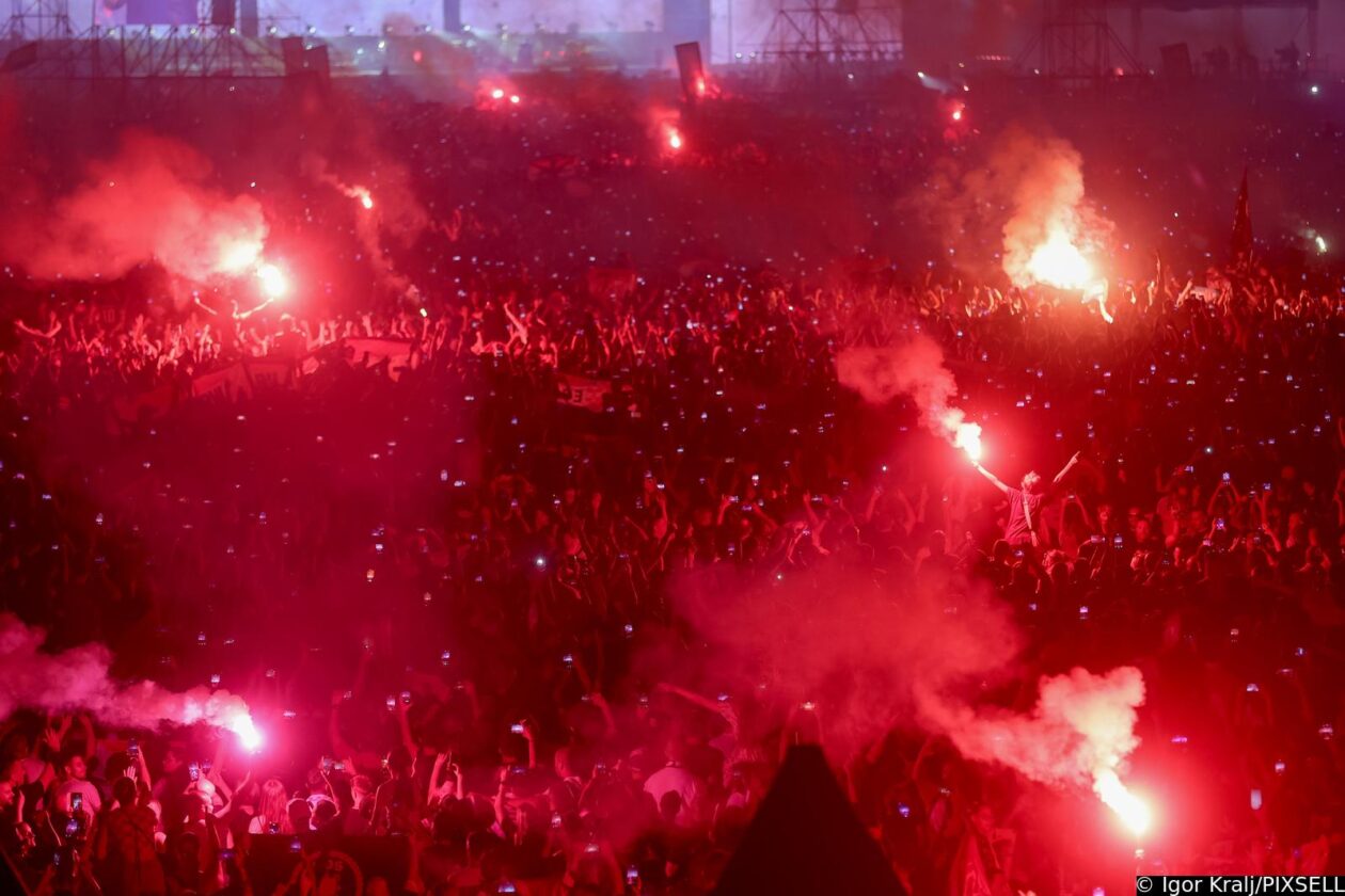 Zagreb: Euforija i bakljada na koncertu Marka Perkovića Thompsona Zagreb: Euforija i bakljada na koncertu Marka Perkovića Thompsona