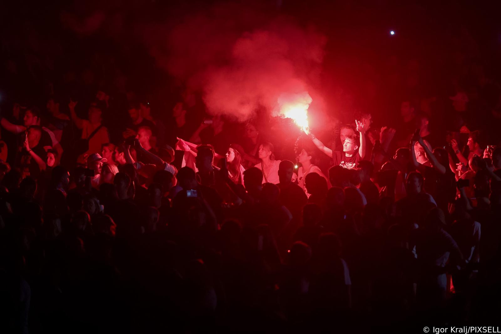 Zagreb: Euforija i bakljada na koncertu Marka Perkovića Thompsona