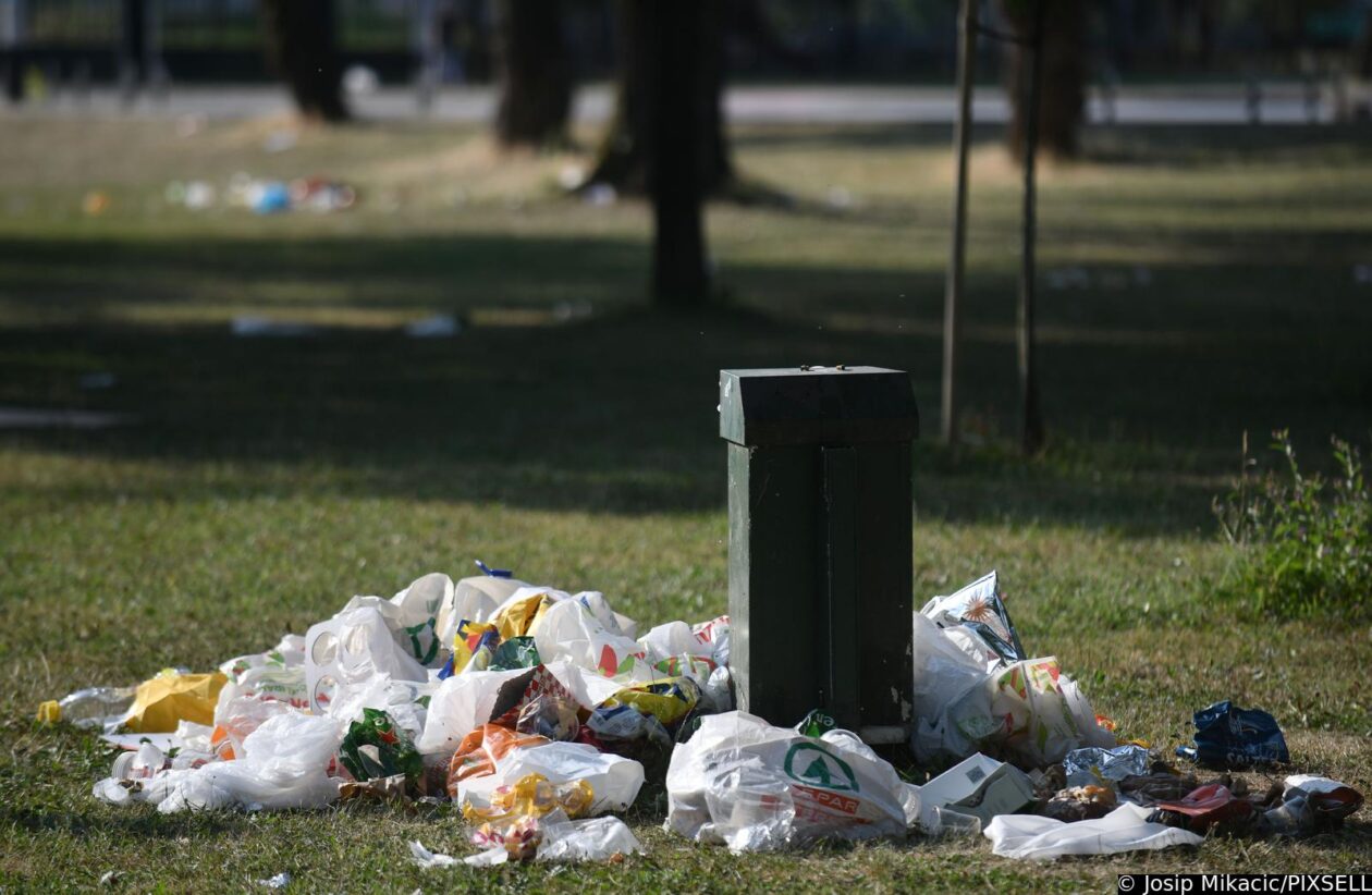Zagreb: Čišćenje Bundeka jutro nakon Thompsonovog koncerta