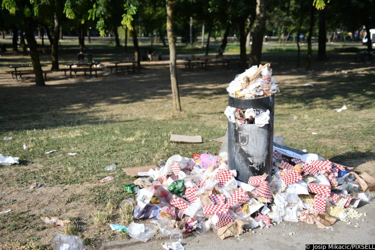 Zagreb: Čišćenje Bundeka jutro nakon Thompsonovog koncerta