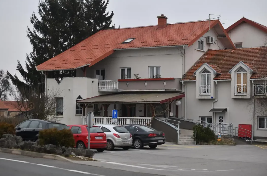 Policija ispred Doma za starije Sv. Ana u vlasnistvu Barbare Antolic Vupora