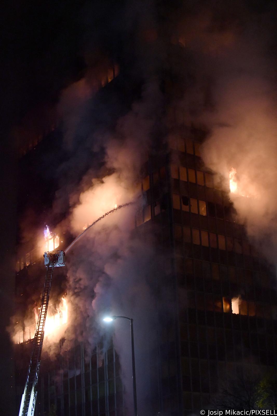 Zagreb: Pozar u Vjesnikovom neboderu