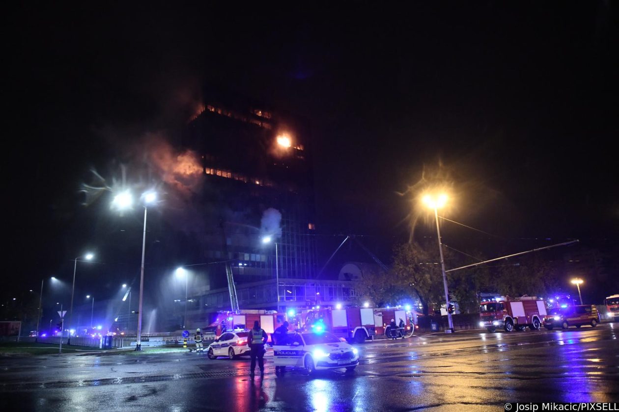 Zagreb: Pozar u Vjesnikovom neboderu