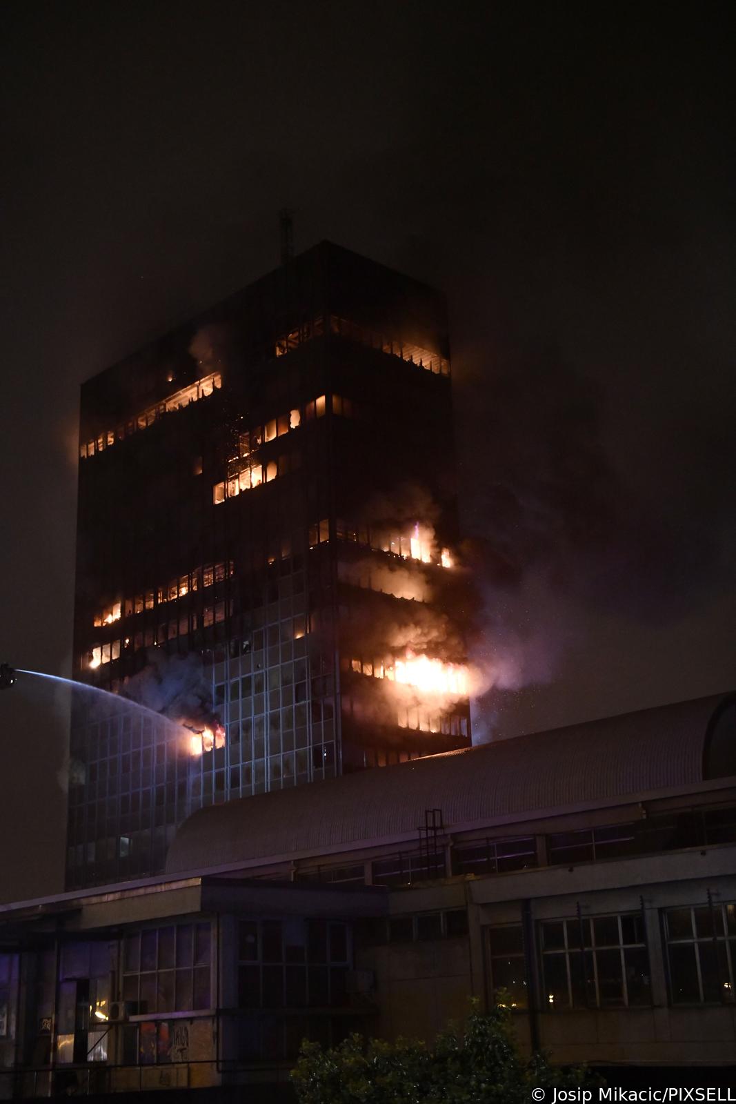 Zagreb: Pozar u Vjesnikovom neboderu