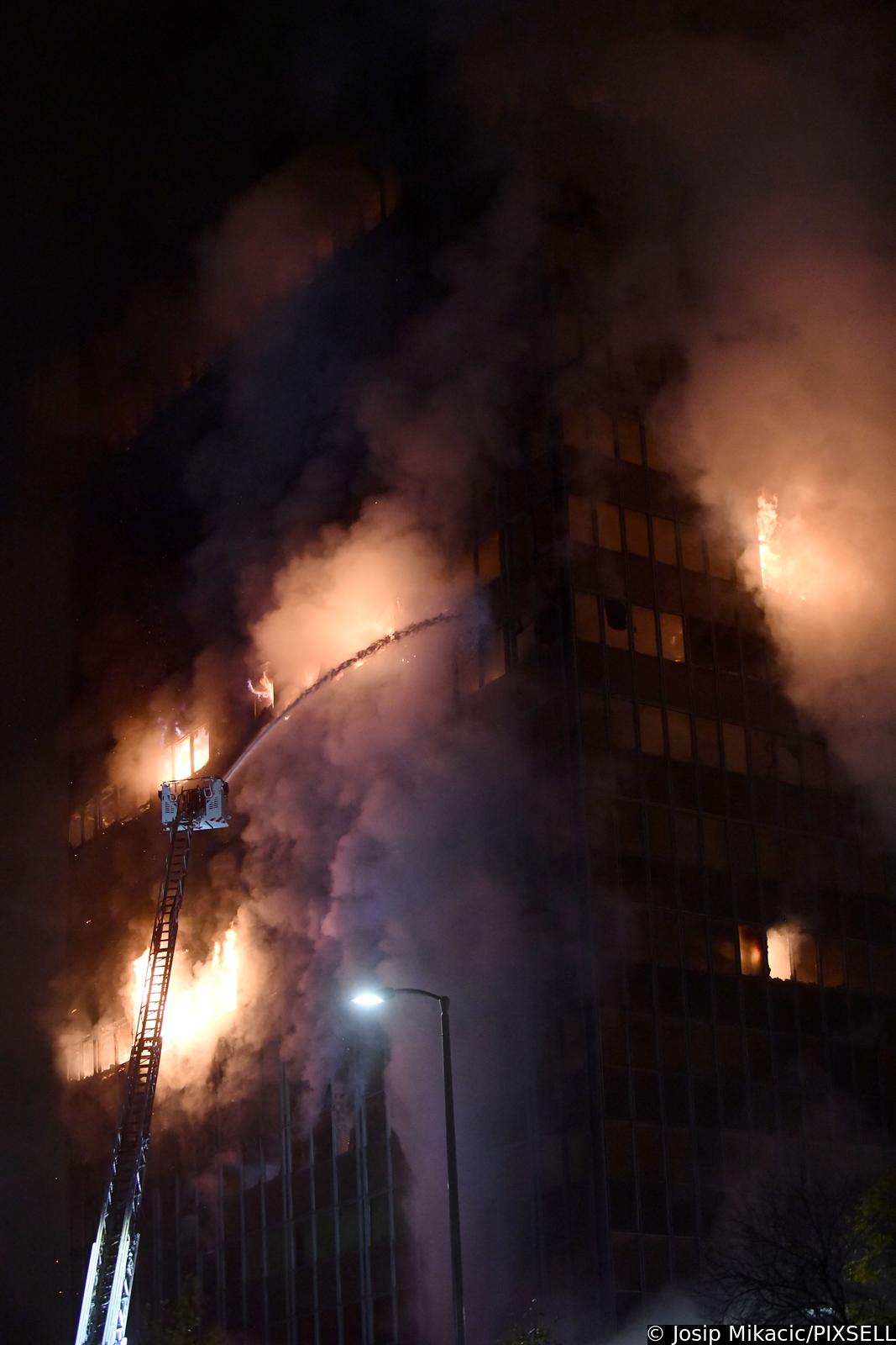 Zagreb: Pozar u Vjesnikovom neboderu