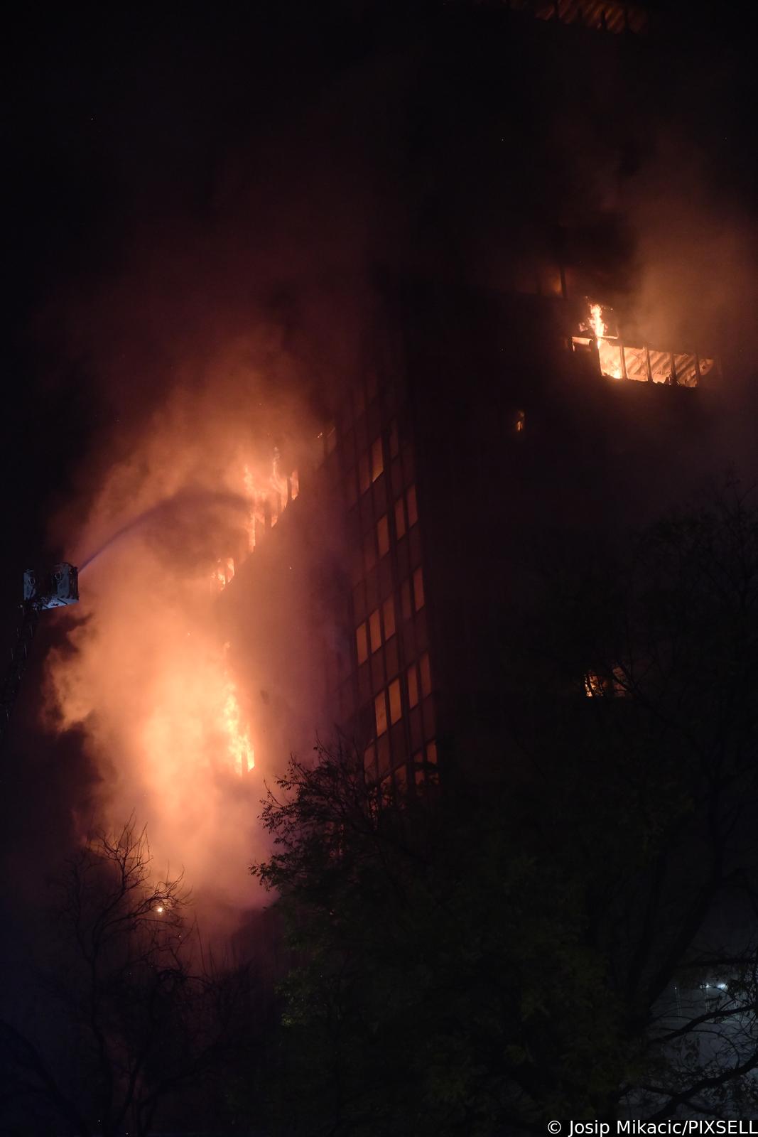 Zagreb: Pozar u Vjesnikovom neboderu