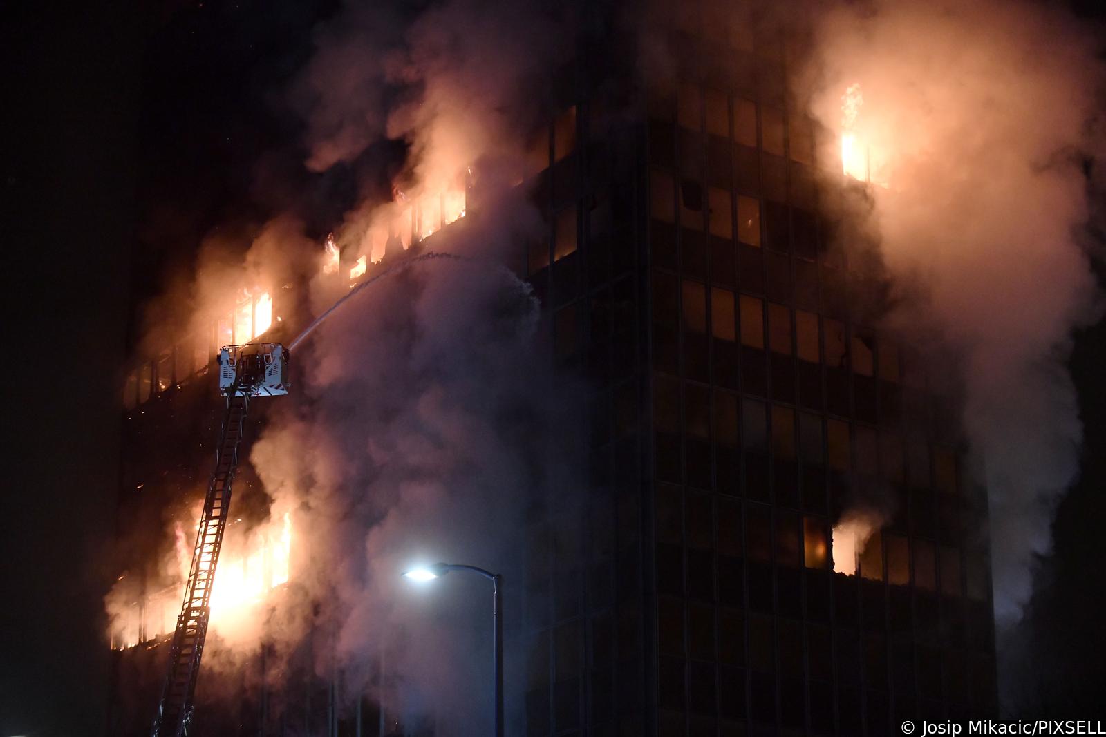 Zagreb: Pozar u Vjesnikovom neboderu