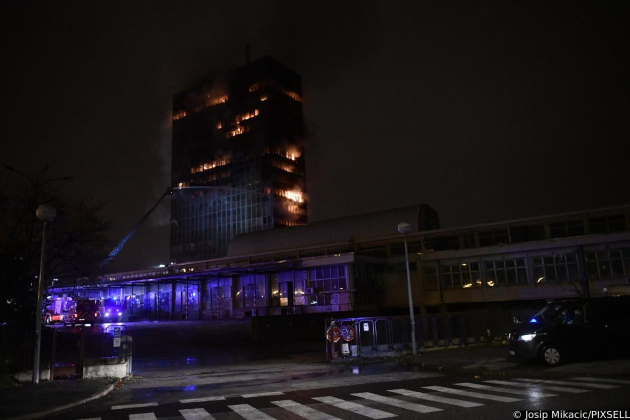 Zagreb: Pozar u Vjesnikovom neboderu