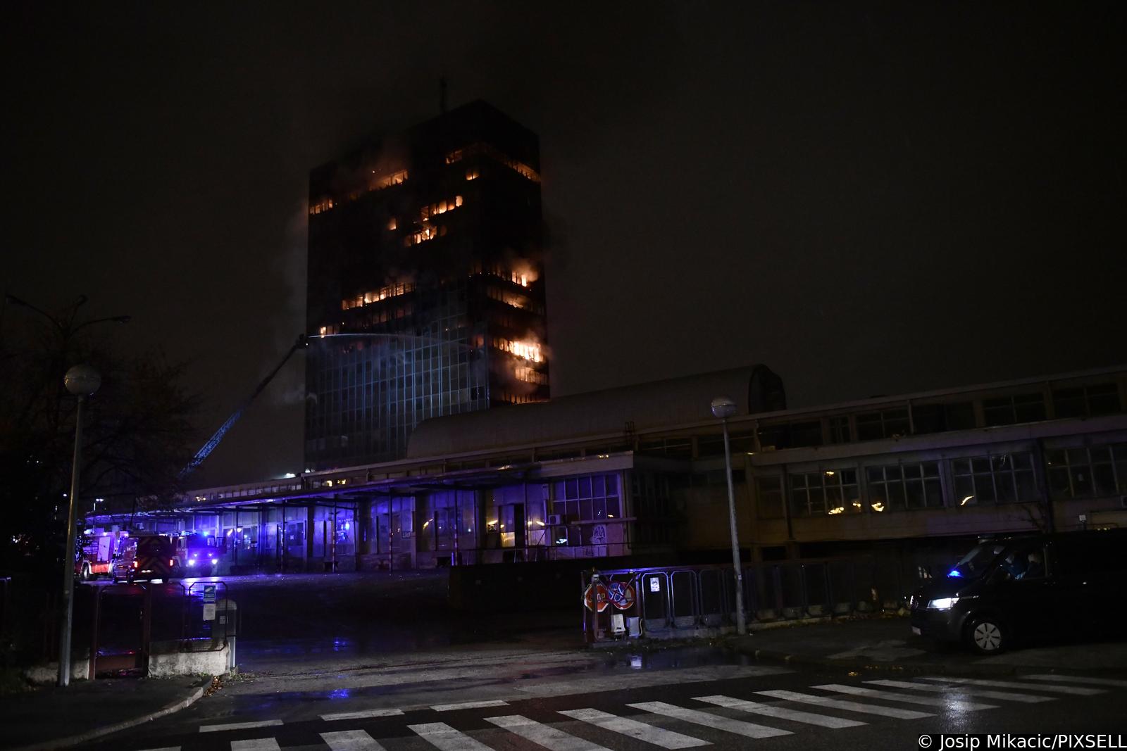 Zagreb: Pozar u Vjesnikovom neboderu