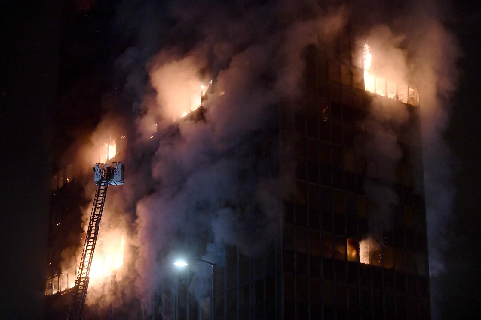 Zagreb: Pozar u Vjesnikovom neboderu