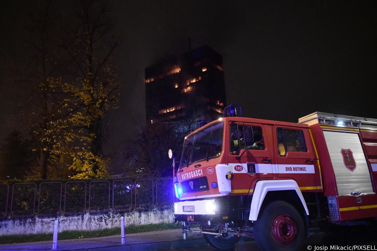 Zagreb: Pozar u Vjesnikovom neboderu