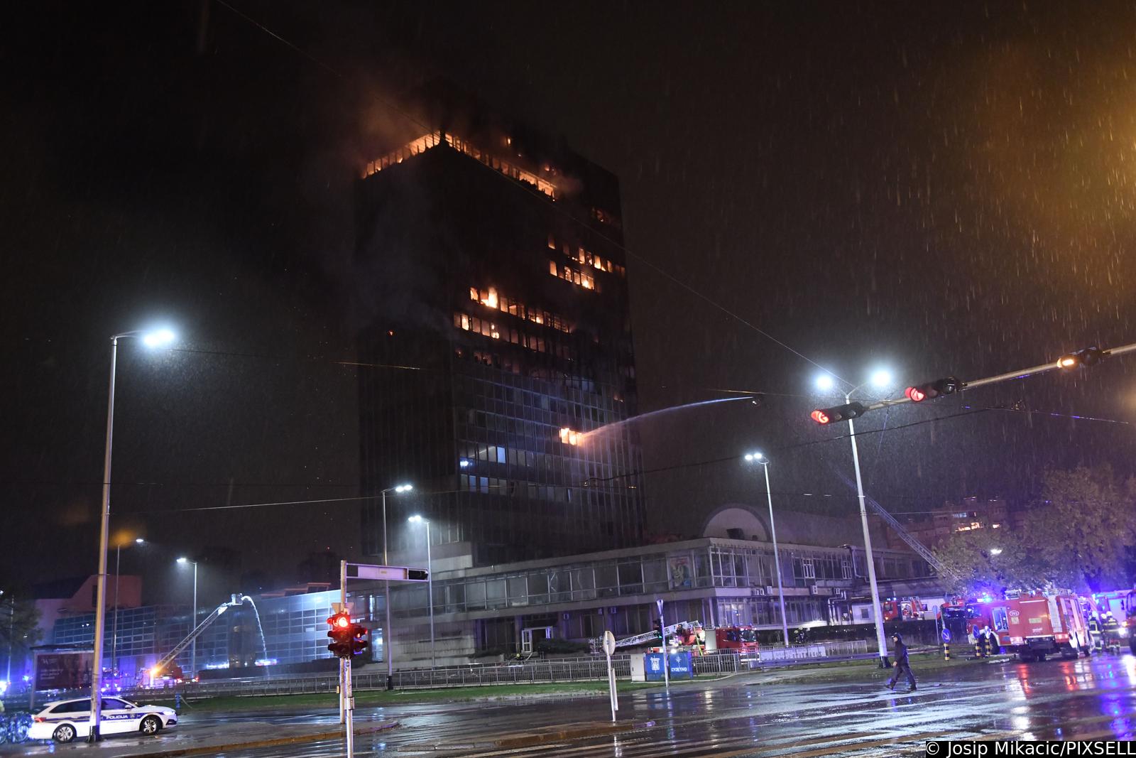 Zagreb: Pozar u Vjesnikovom neboderu