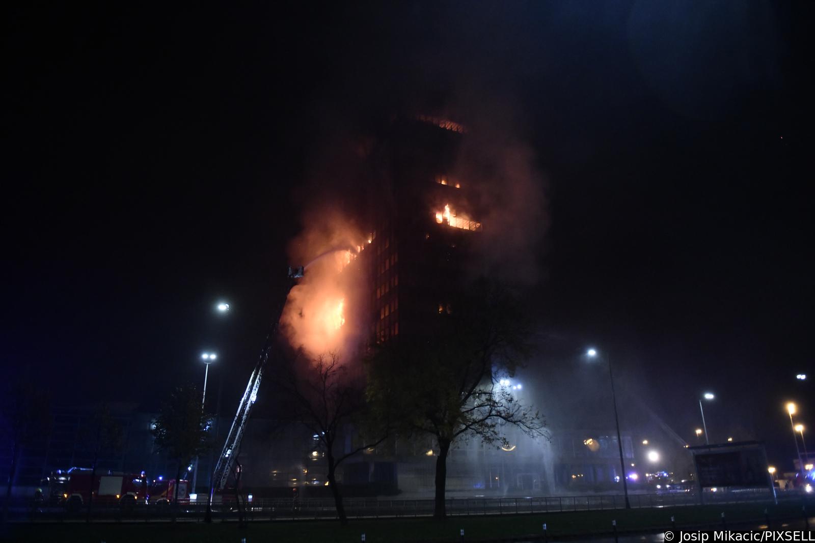 Zagreb: Pozar u Vjesnikovom neboderu