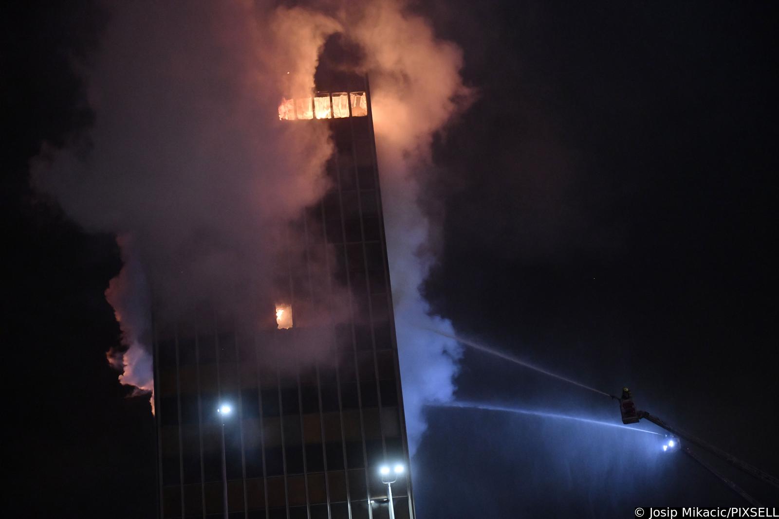 Zagreb: Pozar u Vjesnikovom neboderu