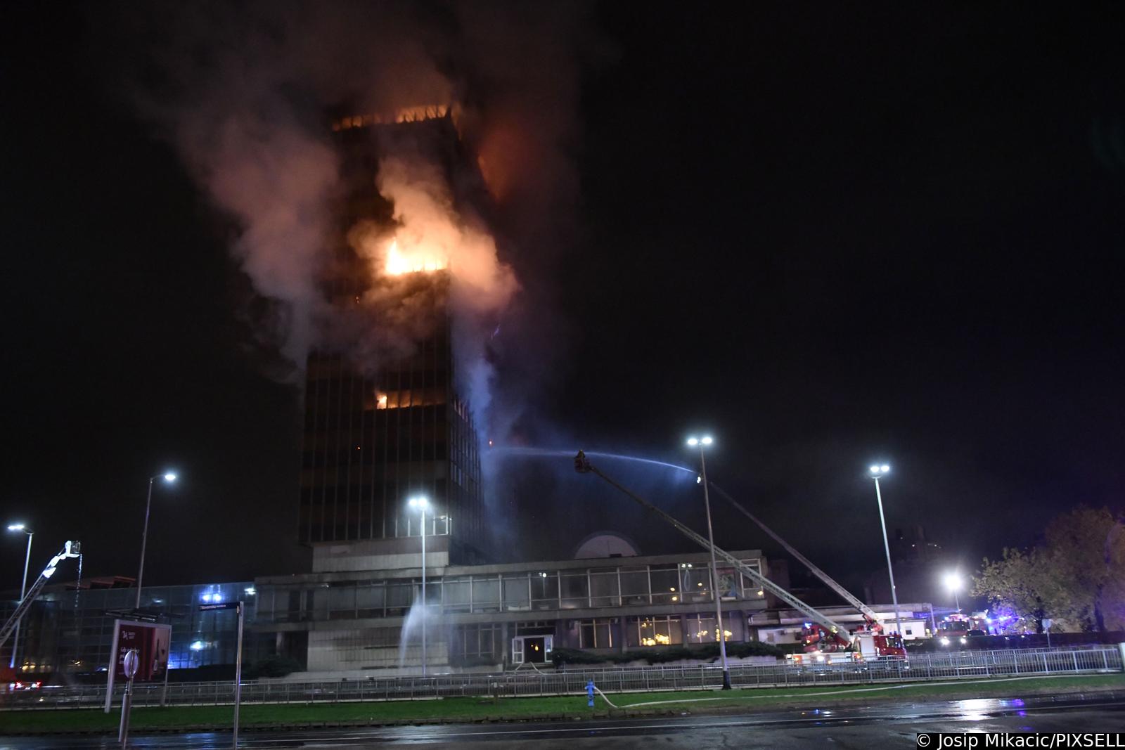 Zagreb: Pozar u Vjesnikovom neboderu