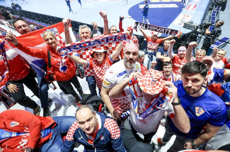 Susret Islanda i Hrvatske u drugom krugu EHF Europskog prvenstva, navijači – Sanjin Strukic/PIXSELL
