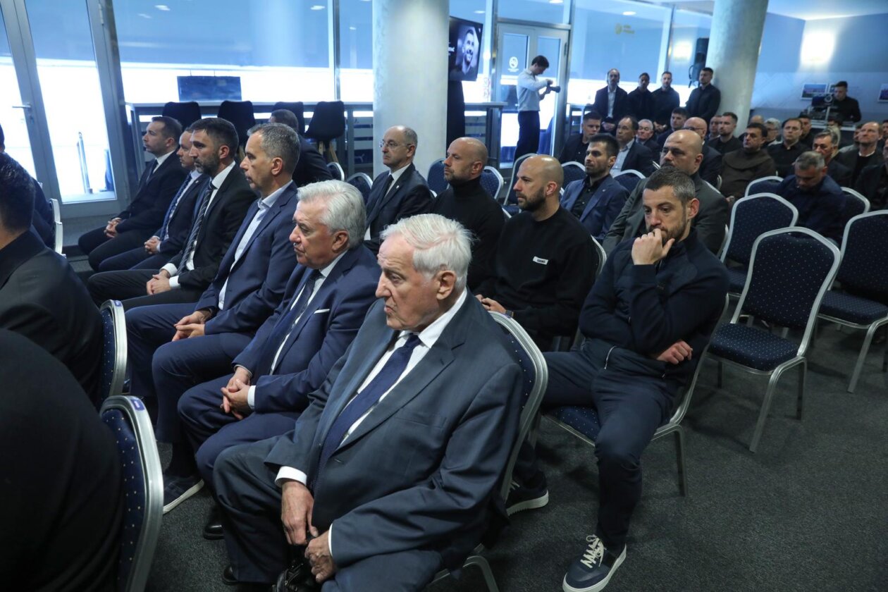 Zagreb: Komemoracija za tragično preminulog Nikolu Pokrivača