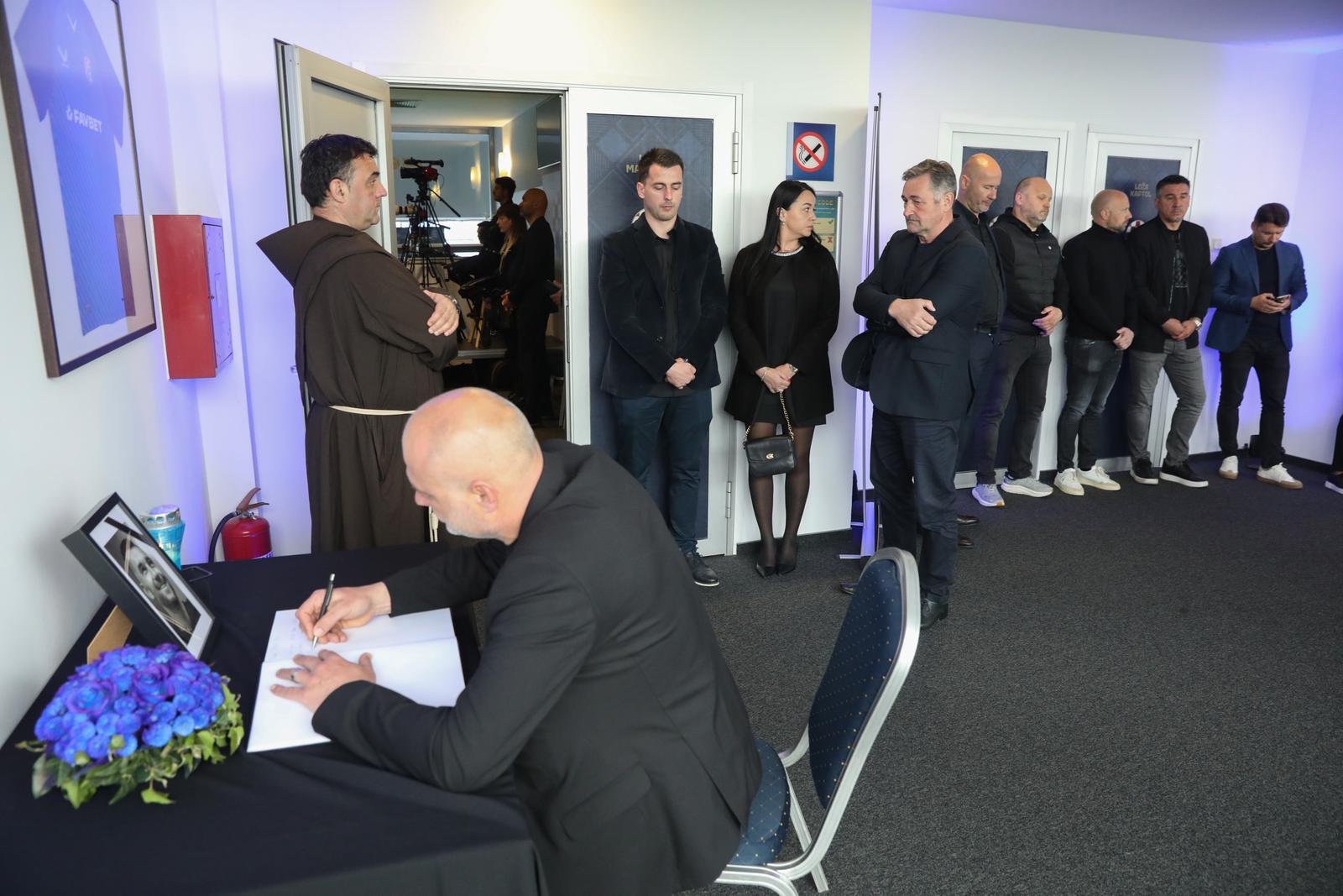 Zagreb: Komemoracija za tragično preminulog Nikolu Pokrivača