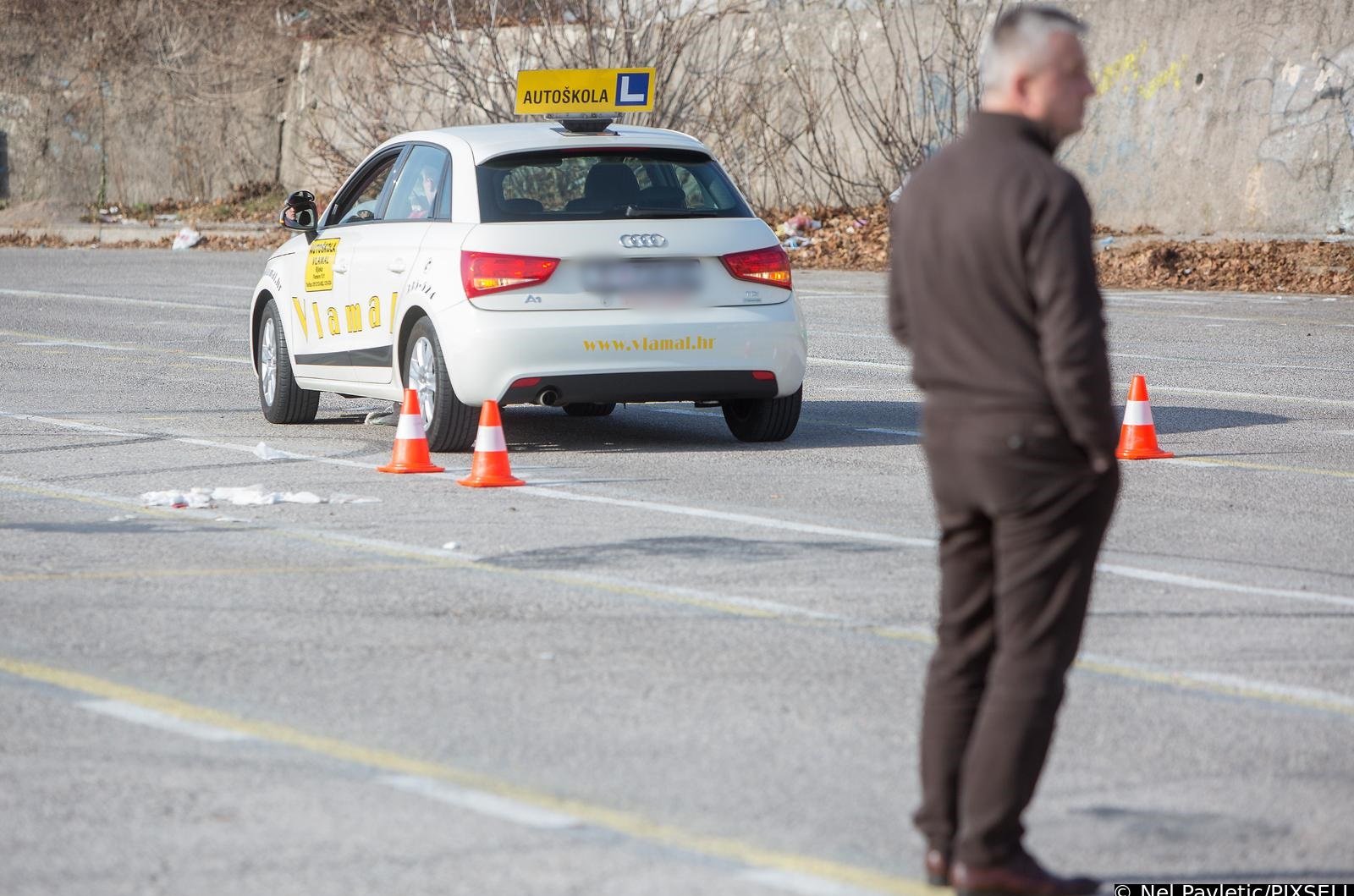 instruktor vožnje instruktor vožnje