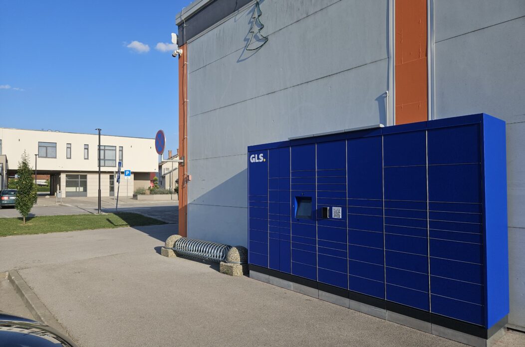 Paketomat u Kotoribi