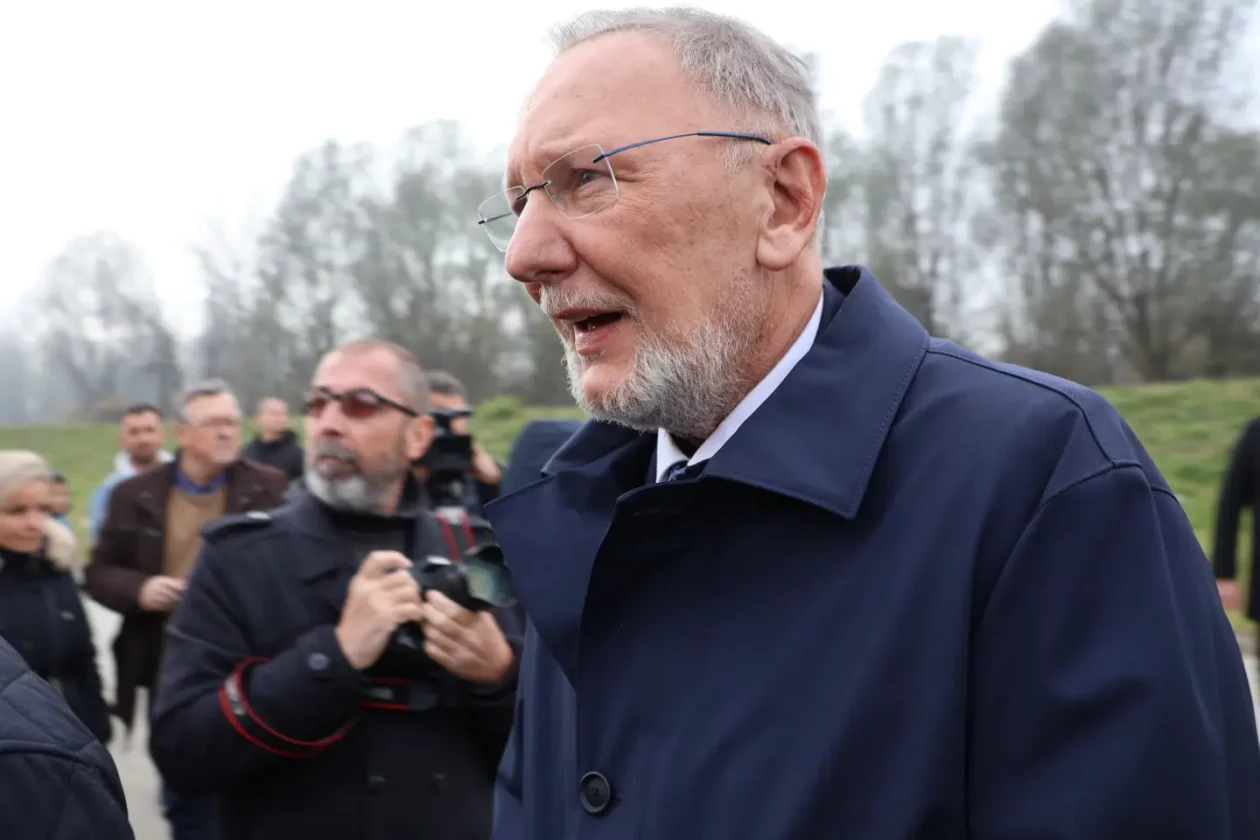 Parag, Božinović (32)