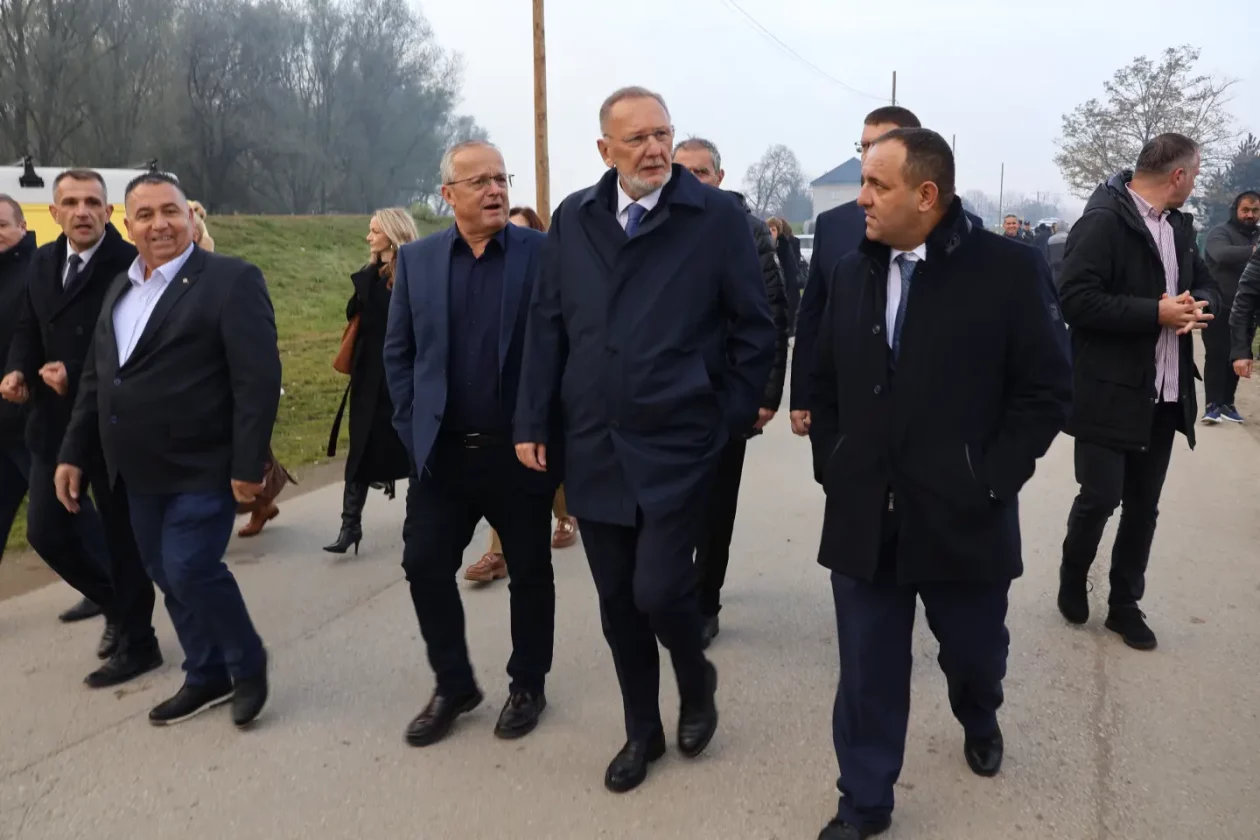 Parag, Božinović (77)