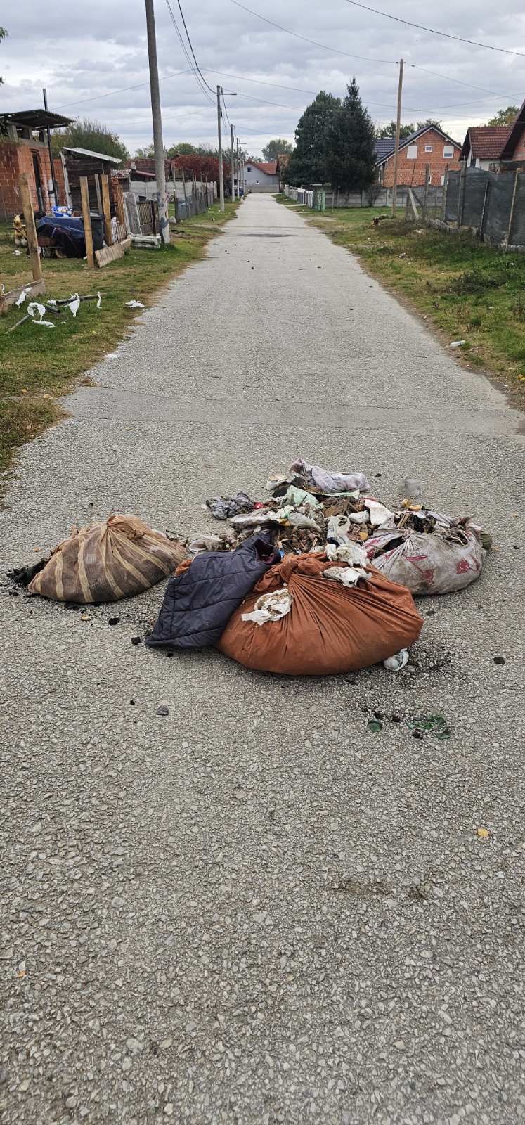 Parag, smeće ulica (1)