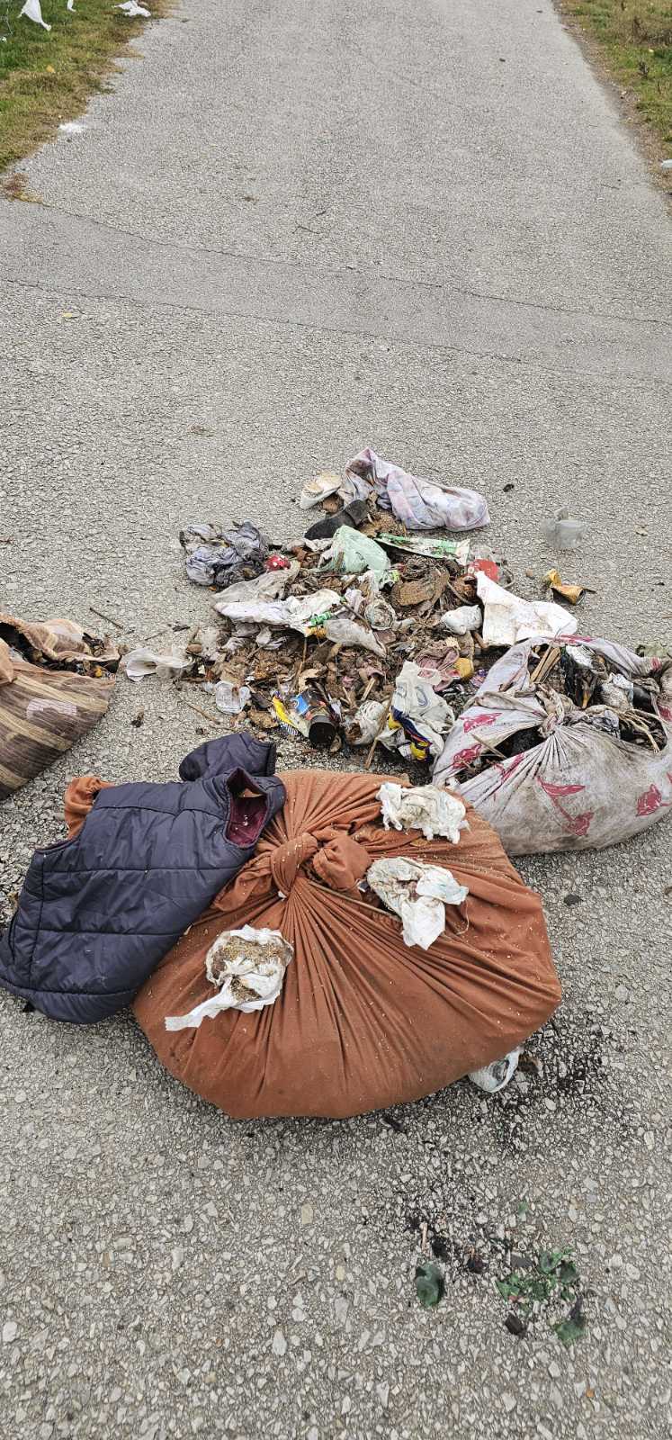 Parag, smeće ulica (2)