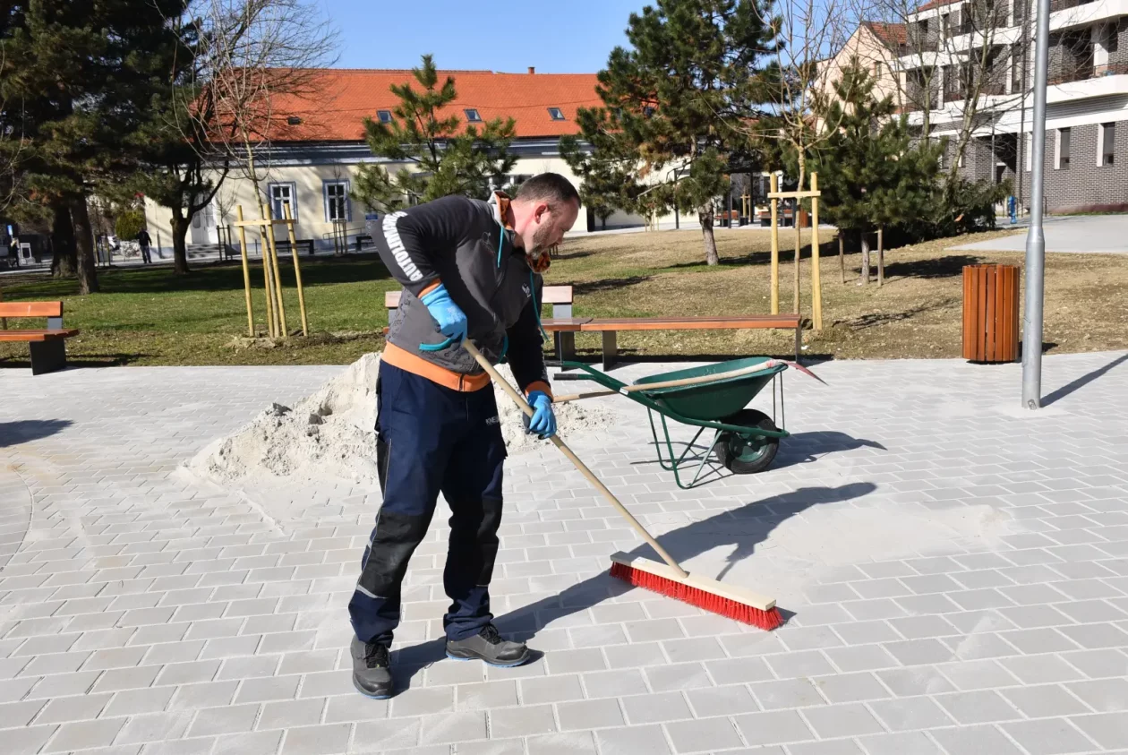 Park, Dom za starije. Čakovec (3)