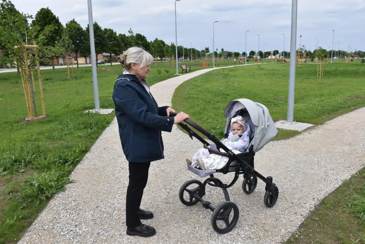Park, Prelog, Snježana Balent i Melani (3) Park, Prelog, Snježana Balent i Melani (3)