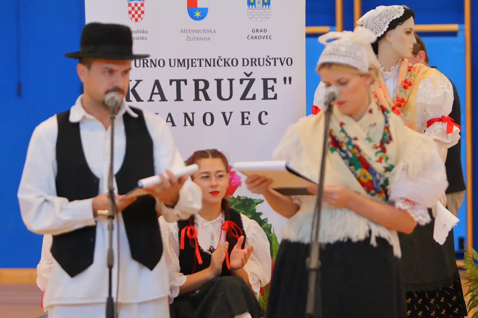 Pesmarica naših mamica (11)