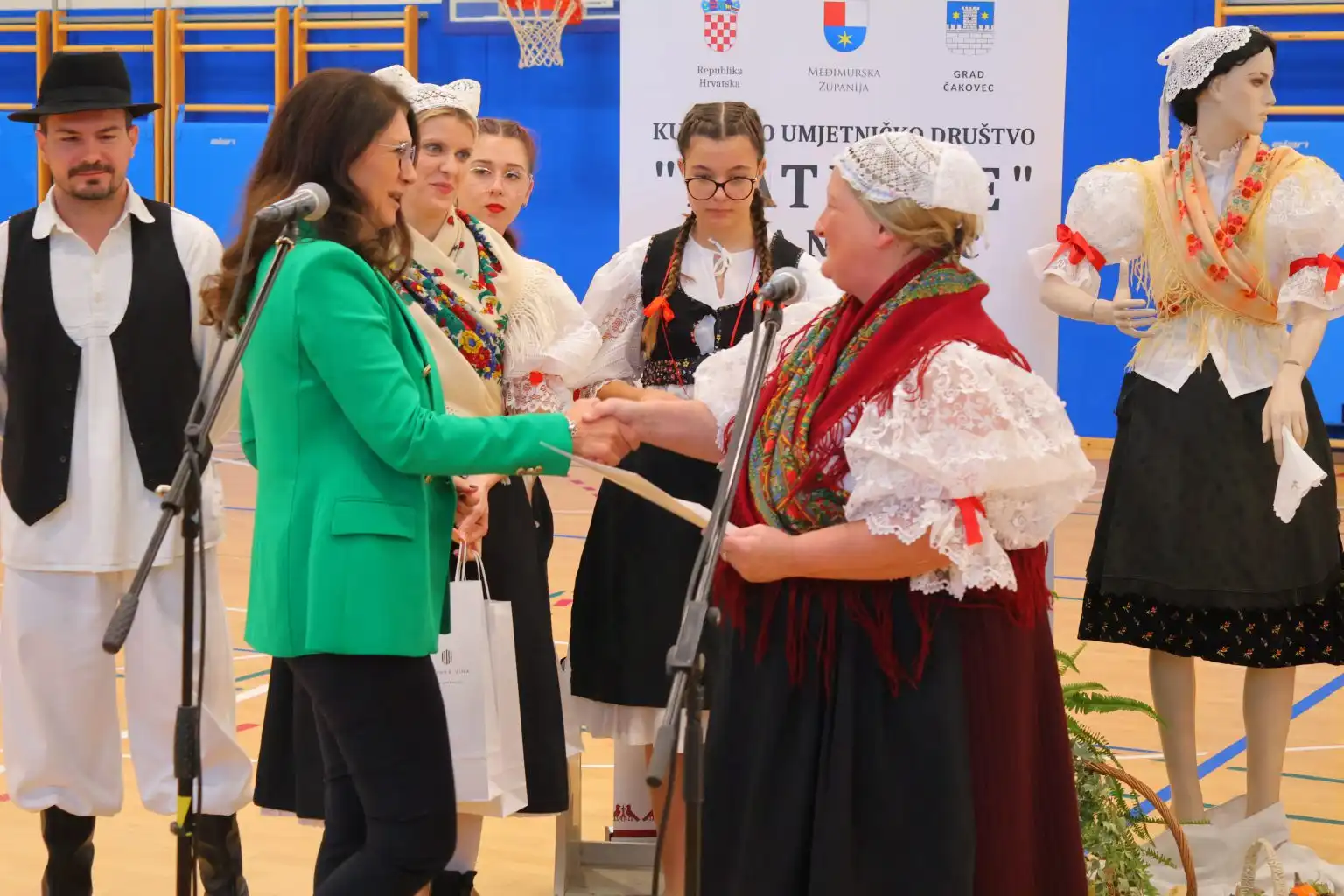 Pesmarica naših mamica (50)