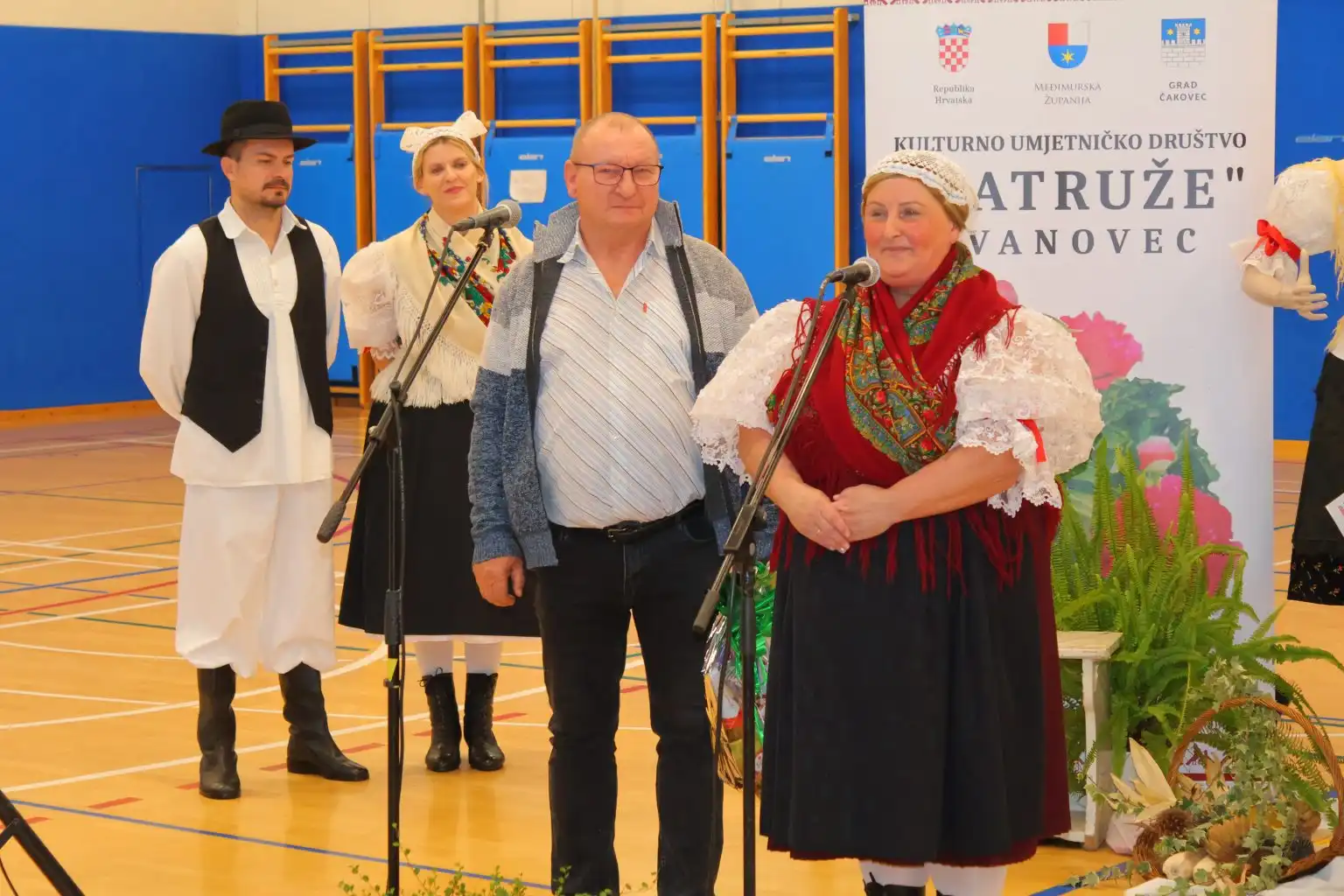 Pesmarica naših mamica (54)