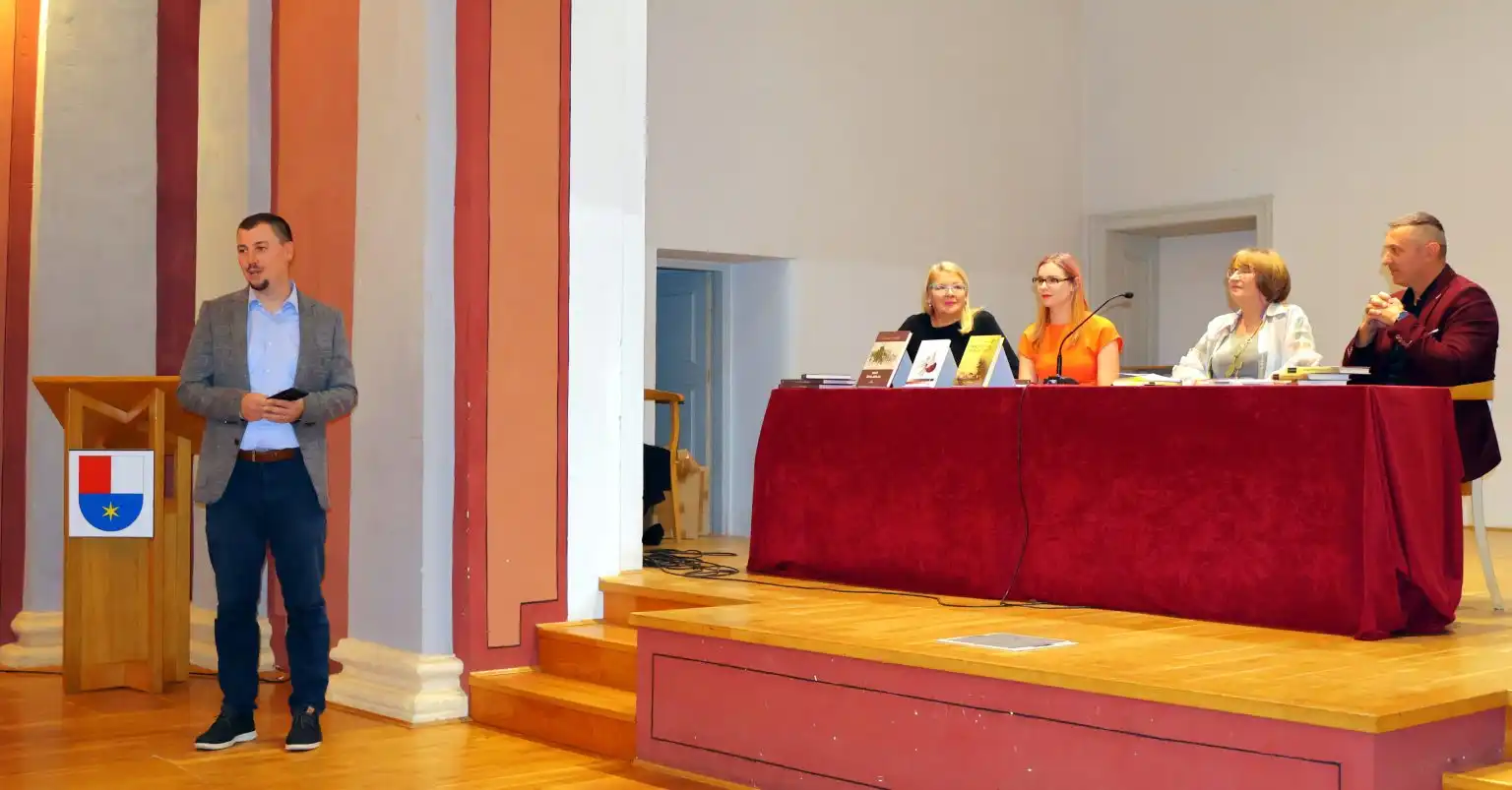 Petrana Sabolek (8) Petrana Sabolek (8)