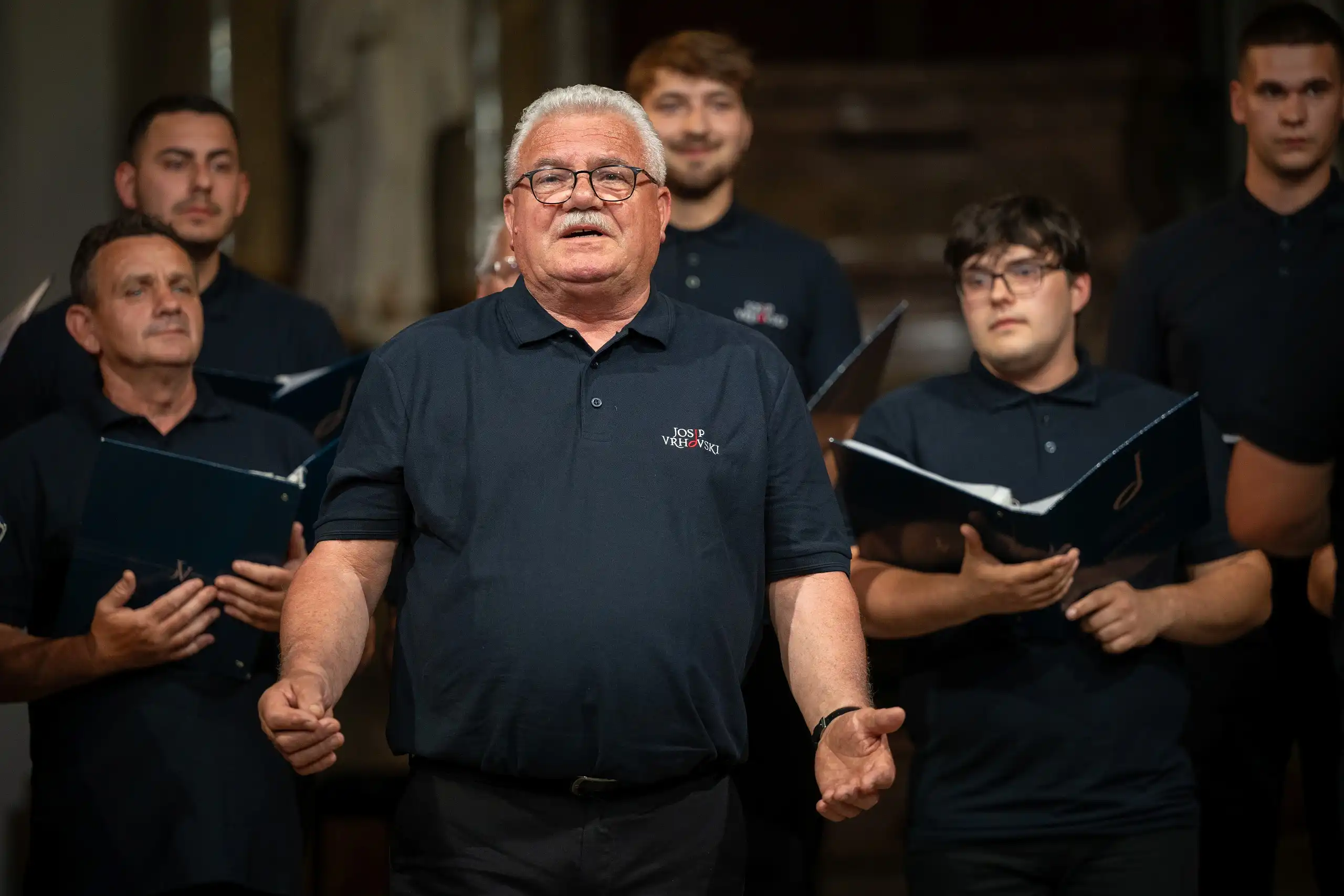 Pjevački zbor ‘Josip Vrhovski’ iz Bratislave s ponosom donosi srebrnu plaketu (1) Pjevački zbor ‘Josip Vrhovski’ iz Bratislave s ponosom donosi srebrnu plaketu (1)