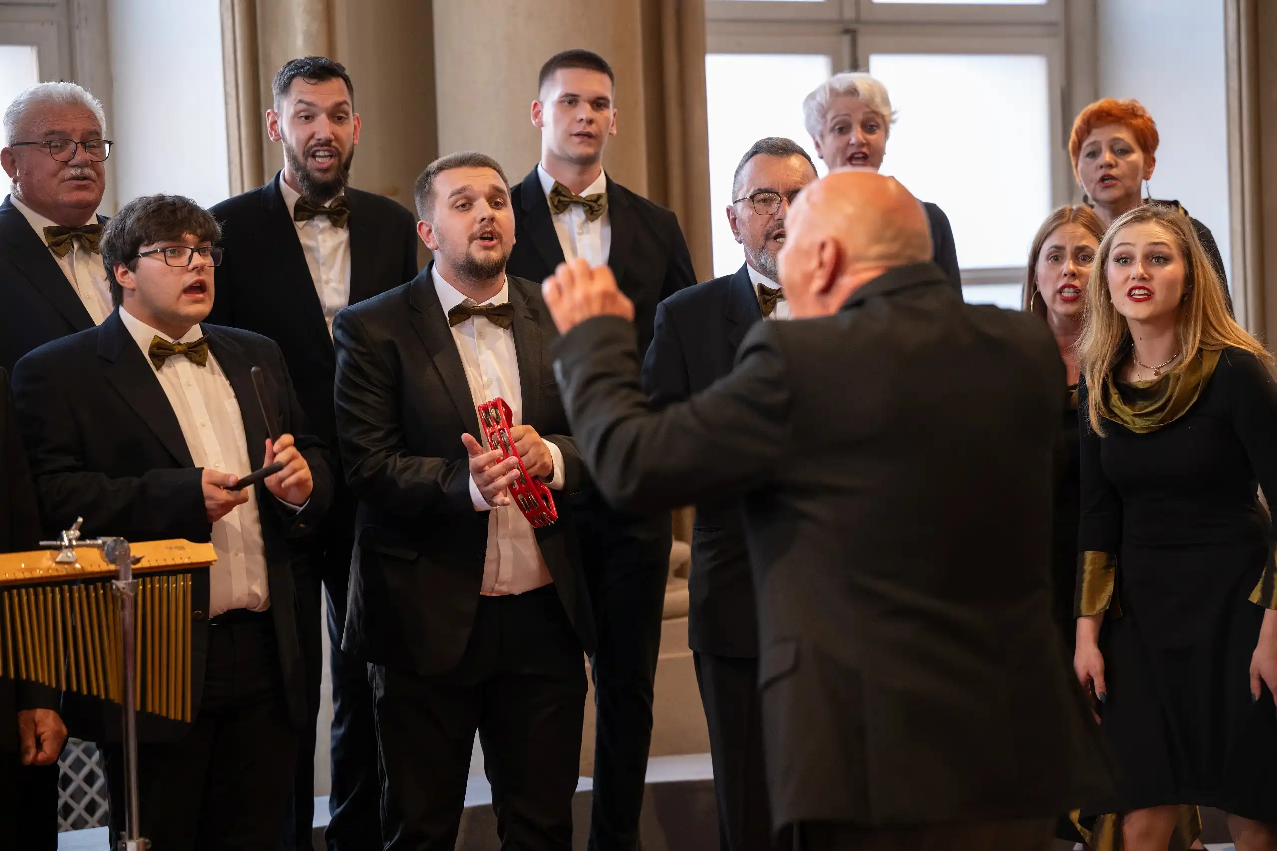 Pjevački zbor ‘Josip Vrhovski’ iz Bratislave s ponosom donosi srebrnu plaketu (11) Pjevački zbor ‘Josip Vrhovski’ iz Bratislave s ponosom donosi srebrnu plaketu (11)