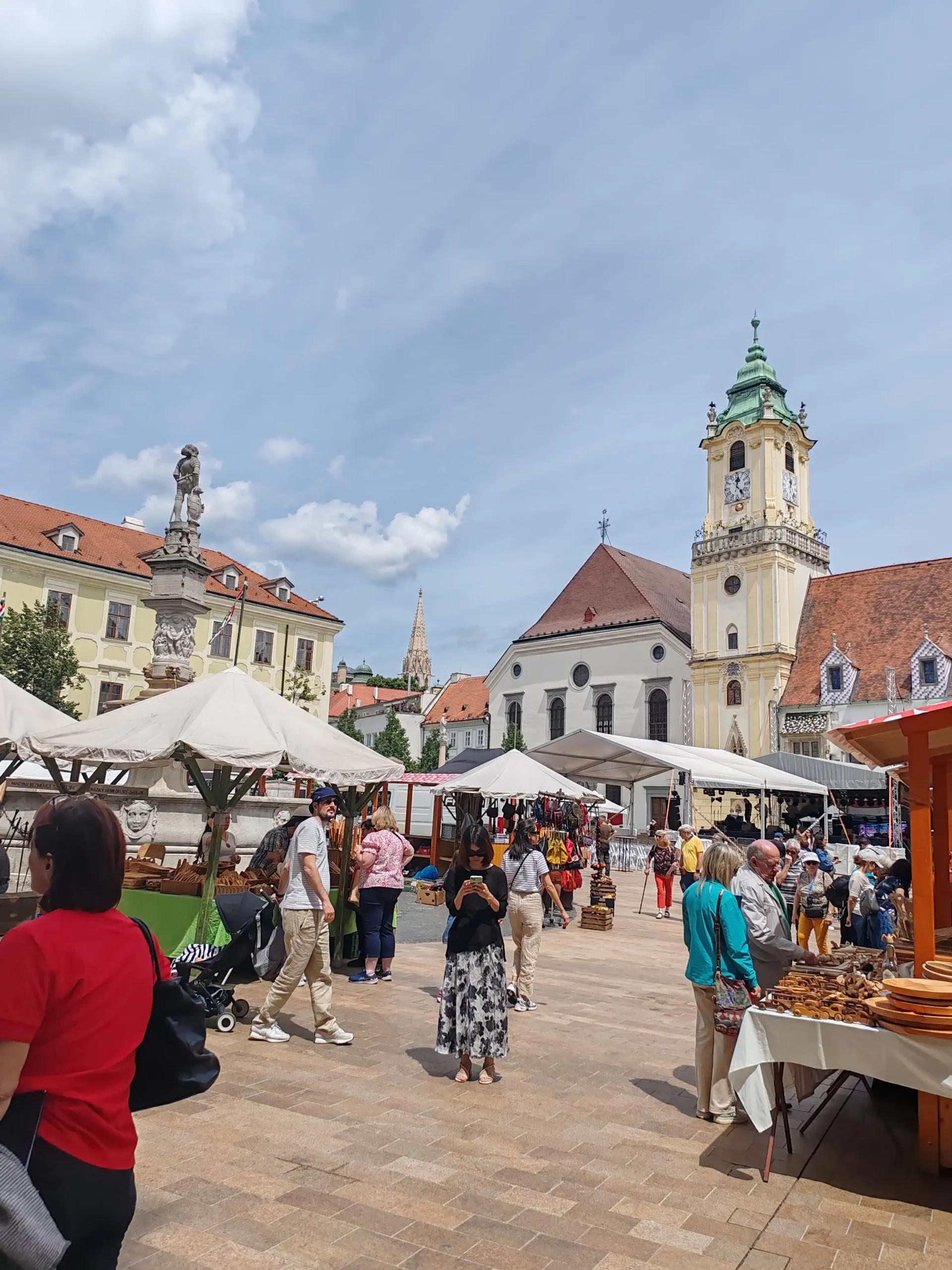Pjevački zbor ‘Josip Vrhovski’ iz Bratislave s ponosom donosi srebrnu plaketu (21) Pjevački zbor ‘Josip Vrhovski’ iz Bratislave s ponosom donosi srebrnu plaketu (21)