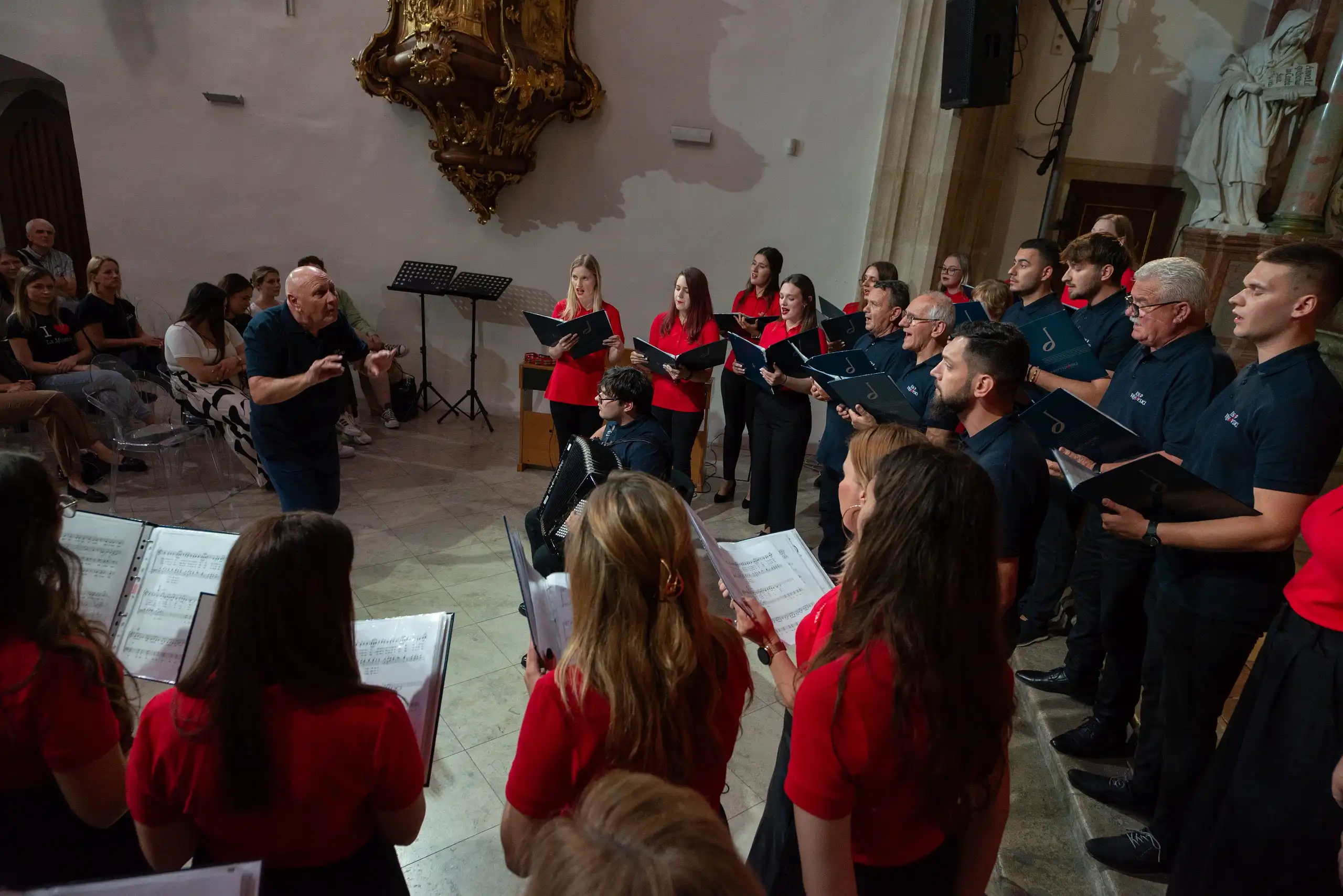 Pjevački zbor ‘Josip Vrhovski’ iz Bratislave s ponosom donosi srebrnu plaketu (3) Pjevački zbor ‘Josip Vrhovski’ iz Bratislave s ponosom donosi srebrnu plaketu (3)